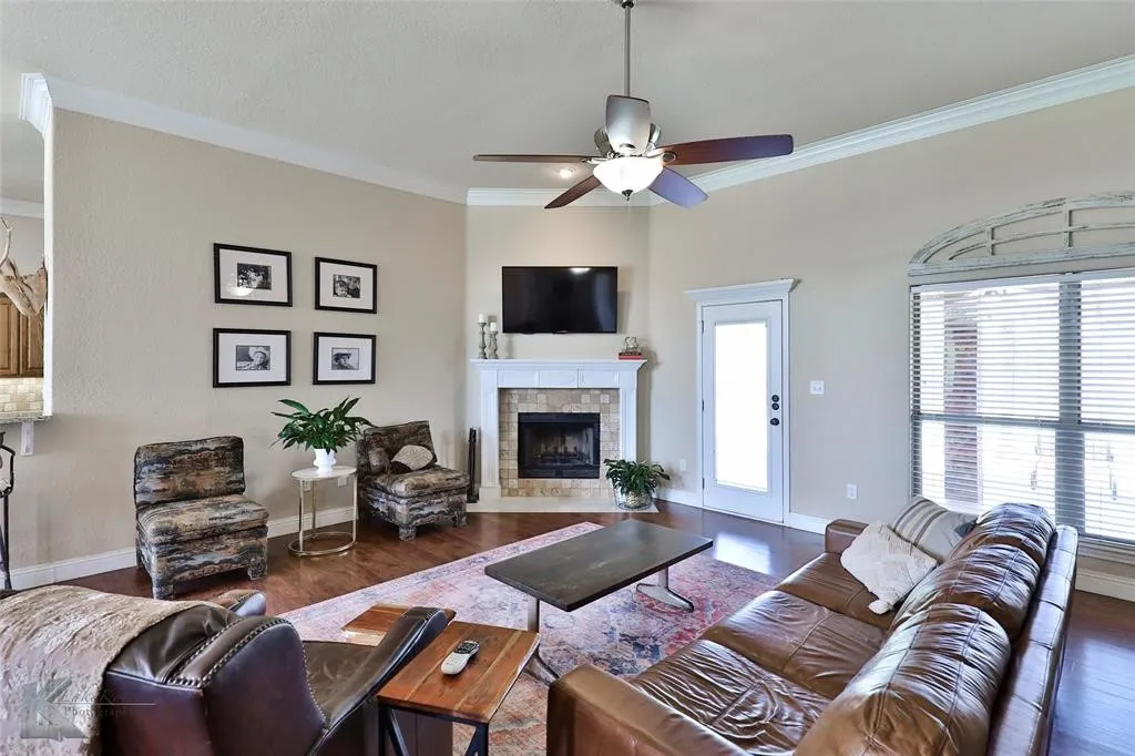 Single Family Residence For Sale in Taylor County , 110 White Tail Drive, Tuscola, Texas 79562, 4 Bedroom, 2 Bathroom, 2 Garage spaces, 2,153 Sqft, built in 2010, mls#21391249, Real Estate Agent in Tuscola, Homes For Sale in Taylor county, Homes For Sale in Tuscola, Realtor in Tuscola Texas, Real Estate Brokerage Independent Realty Texas, Luminita Cordes Realtor