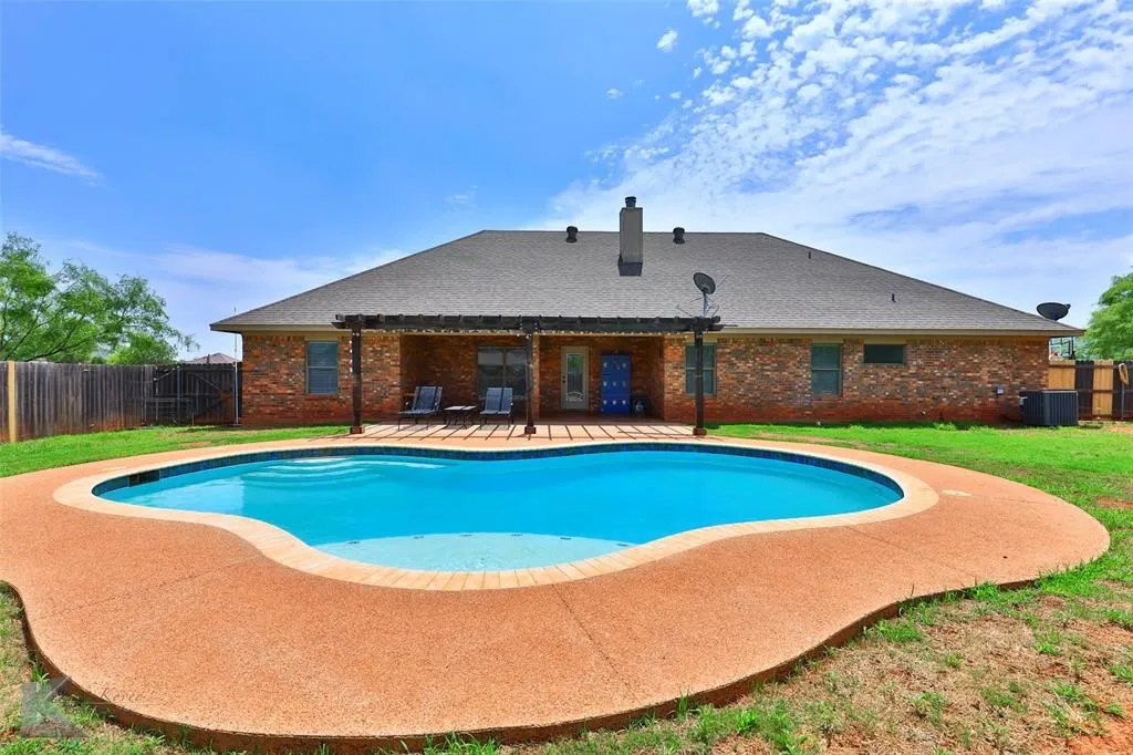 Single Family Residence For Sale in Taylor County , 110 White Tail Drive, Tuscola, Texas 79562, 4 Bedroom, 2 Bathroom, 2 Garage spaces, 2,153 Sqft, built in 2010, mls#21391249, Real Estate Agent in Tuscola, Homes For Sale in Taylor county, Homes For Sale in Tuscola, Realtor in Tuscola Texas, Real Estate Brokerage Independent Realty Texas, Luminita Cordes Realtor