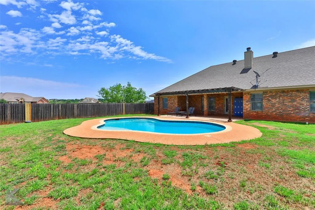 Single Family Residence For Sale in Taylor County , 110 White Tail Drive, Tuscola, Texas 79562, 4 Bedroom, 2 Bathroom, 2 Garage spaces, 2,153 Sqft, built in 2010, mls#21391249, Real Estate Agent in Tuscola, Homes For Sale in Taylor county, Homes For Sale in Tuscola, Realtor in Tuscola Texas, Real Estate Brokerage Independent Realty Texas, Luminita Cordes Realtor