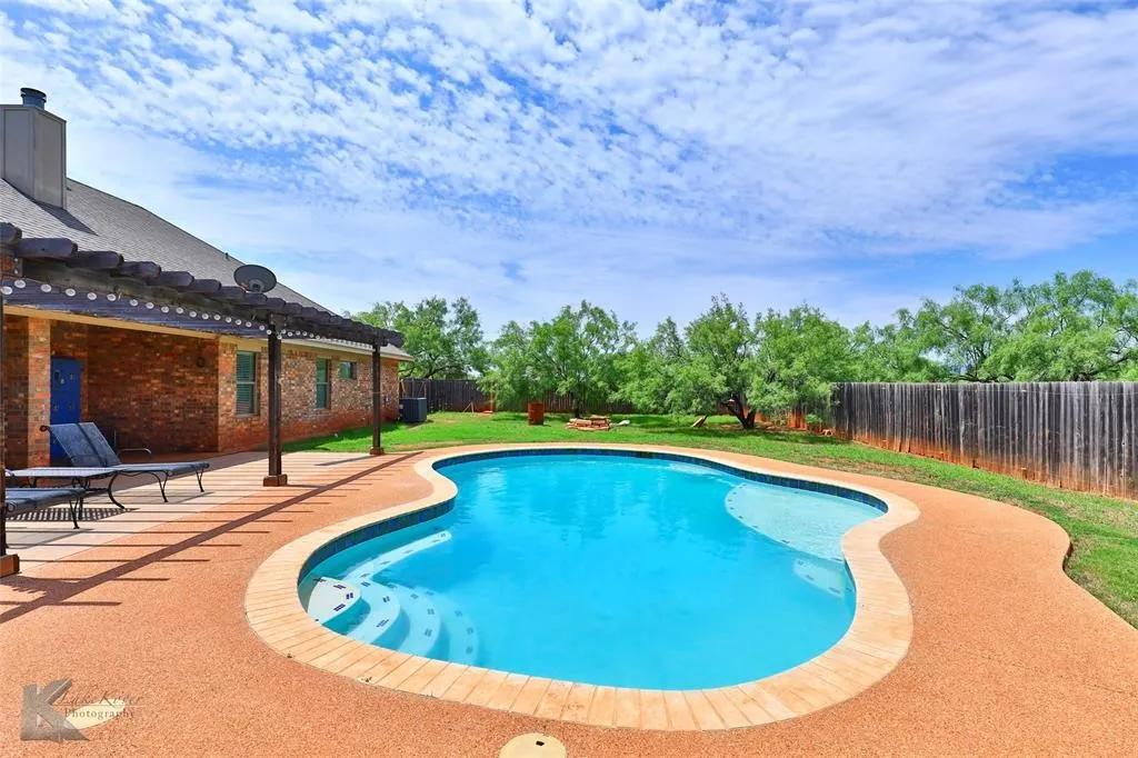 Single Family Residence For Sale in Taylor County , 110 White Tail Drive, Tuscola, Texas 79562, 4 Bedroom, 2 Bathroom, 2 Garage spaces, 2,153 Sqft, built in 2010, mls#21391249, Real Estate Agent in Tuscola, Homes For Sale in Taylor county, Homes For Sale in Tuscola, Realtor in Tuscola Texas, Real Estate Brokerage Independent Realty Texas, Luminita Cordes Realtor