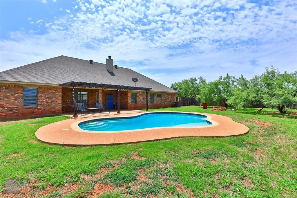 Single Family Residence For Sale in Taylor County , 110 White Tail Drive, Tuscola, Texas 79562, 4 Bedroom, 2 Bathroom, 2 Garage spaces, 2,153 Sqft, built in 2010, mls#21391249, Real Estate Agent in Tuscola, Homes For Sale in Taylor county, Homes For Sale in Tuscola, Realtor in Tuscola Texas, Real Estate Brokerage Independent Realty Texas, Luminita Cordes Realtor