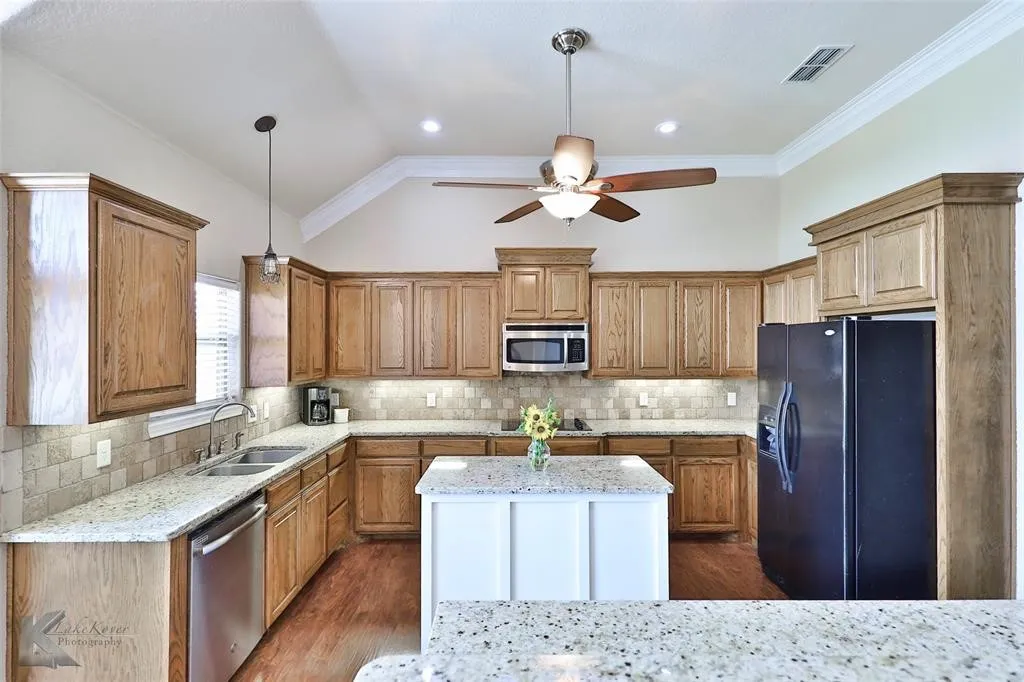 Single Family Residence For Sale in Taylor County , 110 White Tail Drive, Tuscola, Texas 79562, 4 Bedroom, 2 Bathroom, 2 Garage spaces, 2,153 Sqft, built in 2010, mls#21391249, Real Estate Agent in Tuscola, Homes For Sale in Taylor county, Homes For Sale in Tuscola, Realtor in Tuscola Texas, Real Estate Brokerage Independent Realty Texas, Luminita Cordes Realtor