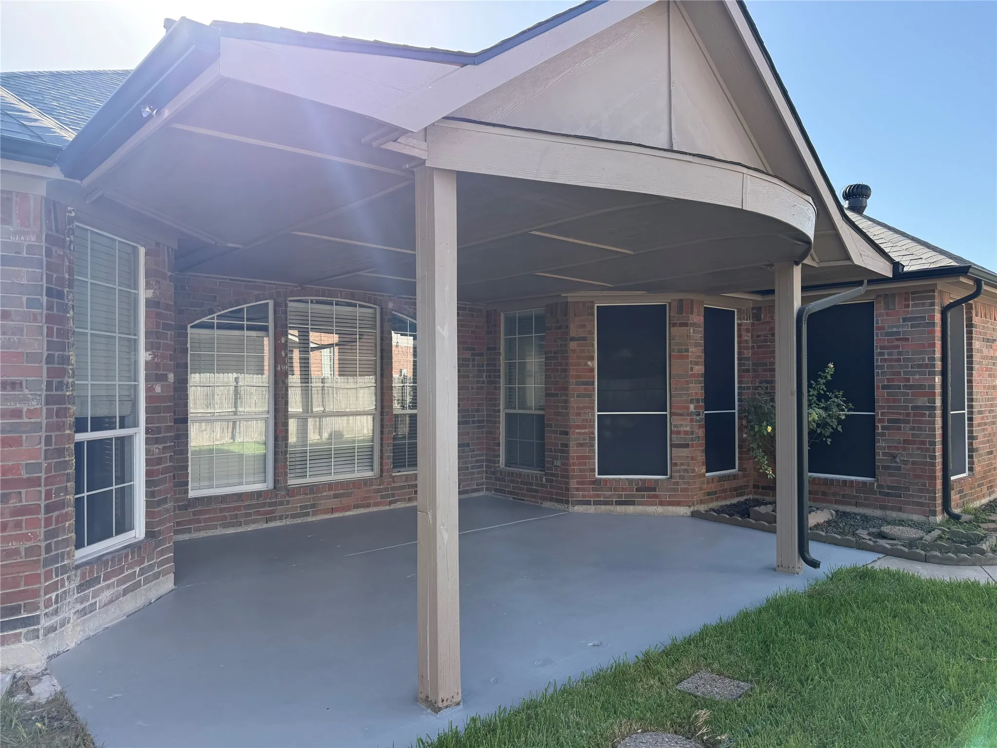 Single Family Residence For Sale in Dallas County , 4213 Forestedge Drive, Grand Prairie, Texas 75052, 4 Bedroom, 3 Bathroom, 2 Garage spaces, 2,532 Sqft, built in 1997, mls#21388386, Real Estate Agent in Grand Prairie, Homes For Sale in Dallas county, Homes For Sale in Grand Prairie, Realtor in Grand Prairie Texas, Real Estate Brokerage Independent Realty Texas, Luminita Cordes Realtor