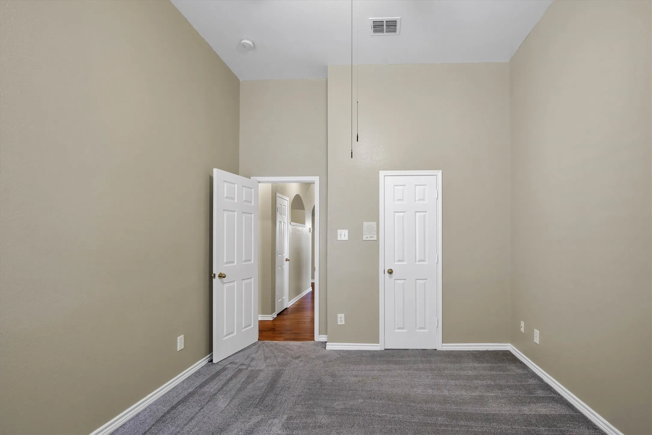 Single Family Residence For Sale in Dallas County , 4213 Forestedge Drive, Grand Prairie, Texas 75052, 4 Bedroom, 3 Bathroom, 2 Garage spaces, 2,532 Sqft, built in 1997, mls#21388386, Real Estate Agent in Grand Prairie, Homes For Sale in Dallas county, Homes For Sale in Grand Prairie, Realtor in Grand Prairie Texas, Real Estate Brokerage Independent Realty Texas, Luminita Cordes Realtor