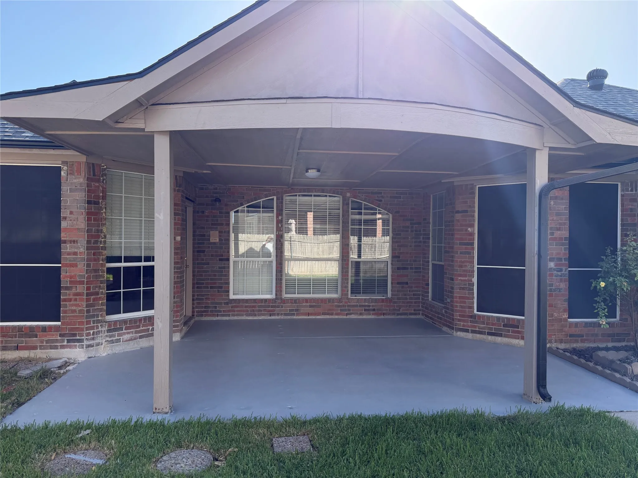 Single Family Residence For Sale in Dallas County , 4213 Forestedge Drive, Grand Prairie, Texas 75052, 4 Bedroom, 3 Bathroom, 2 Garage spaces, 2,532 Sqft, built in 1997, mls#21388386, Real Estate Agent in Grand Prairie, Homes For Sale in Dallas county, Homes For Sale in Grand Prairie, Realtor in Grand Prairie Texas, Real Estate Brokerage Independent Realty Texas, Luminita Cordes Realtor