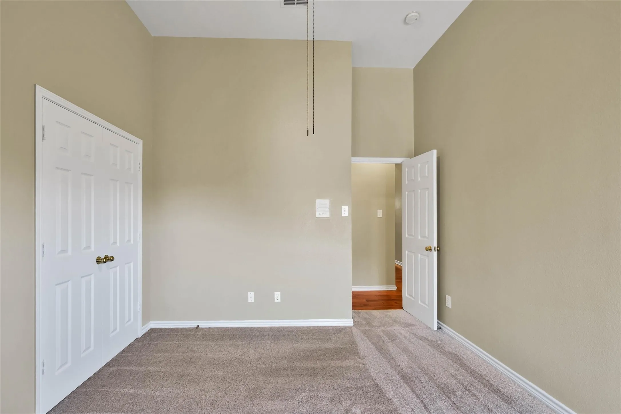 Single Family Residence For Sale in Dallas County , 4213 Forestedge Drive, Grand Prairie, Texas 75052, 4 Bedroom, 3 Bathroom, 2 Garage spaces, 2,532 Sqft, built in 1997, mls#21388386, Real Estate Agent in Grand Prairie, Homes For Sale in Dallas county, Homes For Sale in Grand Prairie, Realtor in Grand Prairie Texas, Real Estate Brokerage Independent Realty Texas, Luminita Cordes Realtor