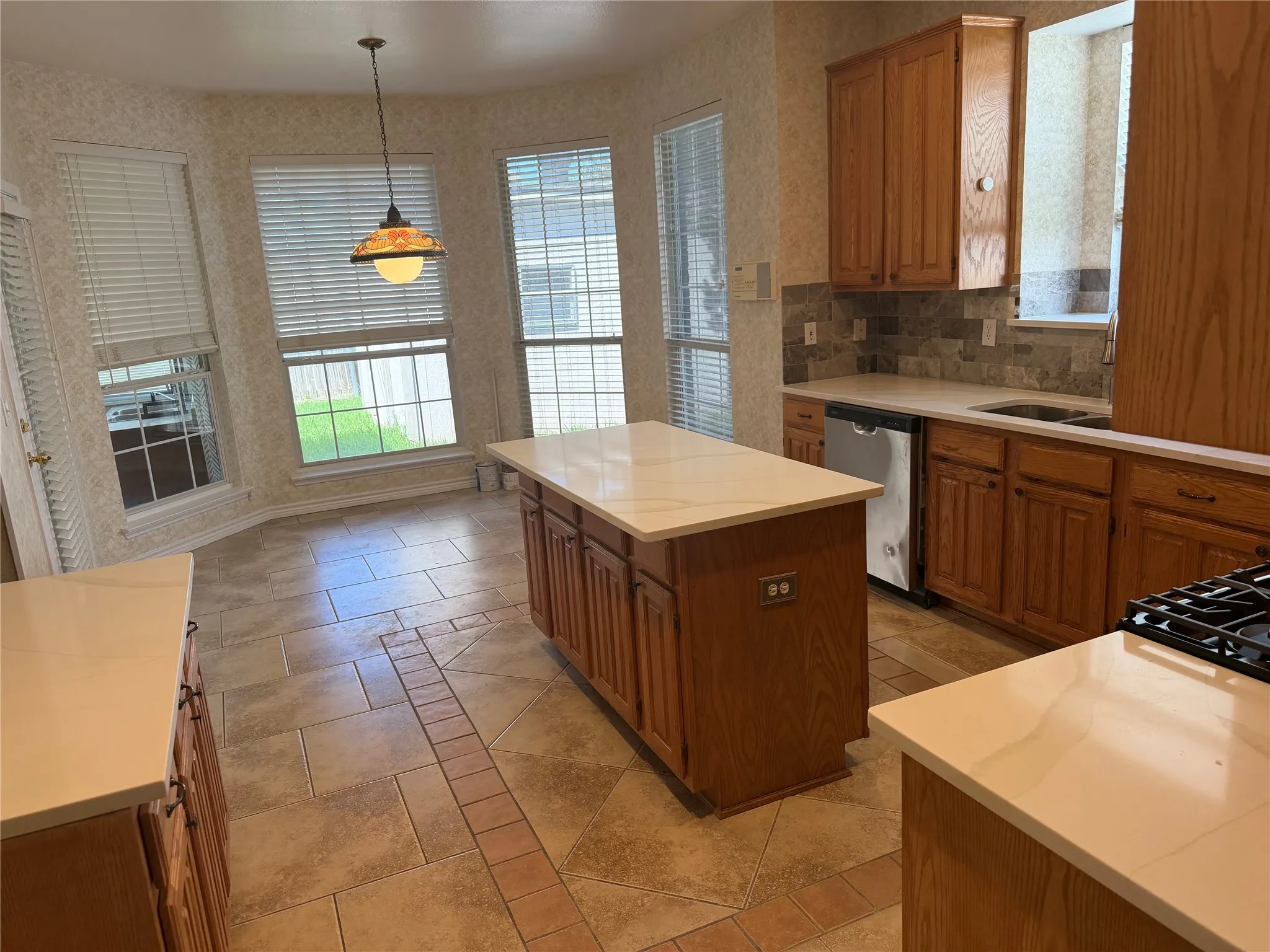 Single Family Residence For Sale in Dallas County , 4213 Forestedge Drive, Grand Prairie, Texas 75052, 4 Bedroom, 3 Bathroom, 2 Garage spaces, 2,532 Sqft, built in 1997, mls#21388386, Real Estate Agent in Grand Prairie, Homes For Sale in Dallas county, Homes For Sale in Grand Prairie, Realtor in Grand Prairie Texas, Real Estate Brokerage Independent Realty Texas, Luminita Cordes Realtor