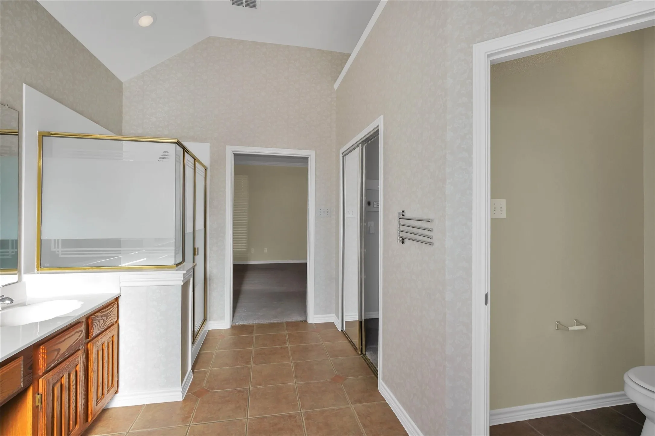 Single Family Residence For Sale in Dallas County , 4213 Forestedge Drive, Grand Prairie, Texas 75052, 4 Bedroom, 3 Bathroom, 2 Garage spaces, 2,532 Sqft, built in 1997, mls#21388386, Real Estate Agent in Grand Prairie, Homes For Sale in Dallas county, Homes For Sale in Grand Prairie, Realtor in Grand Prairie Texas, Real Estate Brokerage Independent Realty Texas, Luminita Cordes Realtor