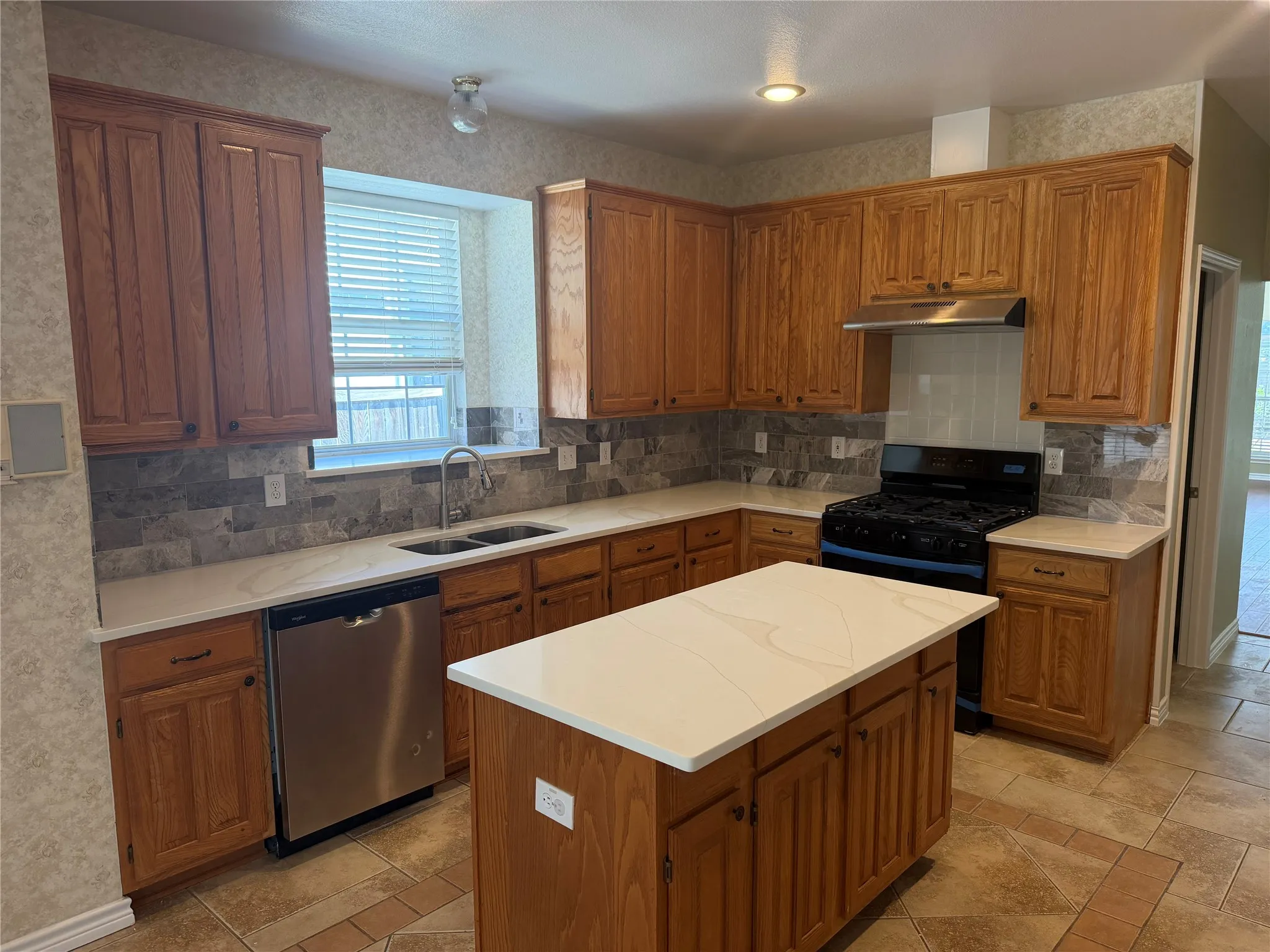 Single Family Residence For Sale in Dallas County , 4213 Forestedge Drive, Grand Prairie, Texas 75052, 4 Bedroom, 3 Bathroom, 2 Garage spaces, 2,532 Sqft, built in 1997, mls#21388386, Real Estate Agent in Grand Prairie, Homes For Sale in Dallas county, Homes For Sale in Grand Prairie, Realtor in Grand Prairie Texas, Real Estate Brokerage Independent Realty Texas, Luminita Cordes Realtor