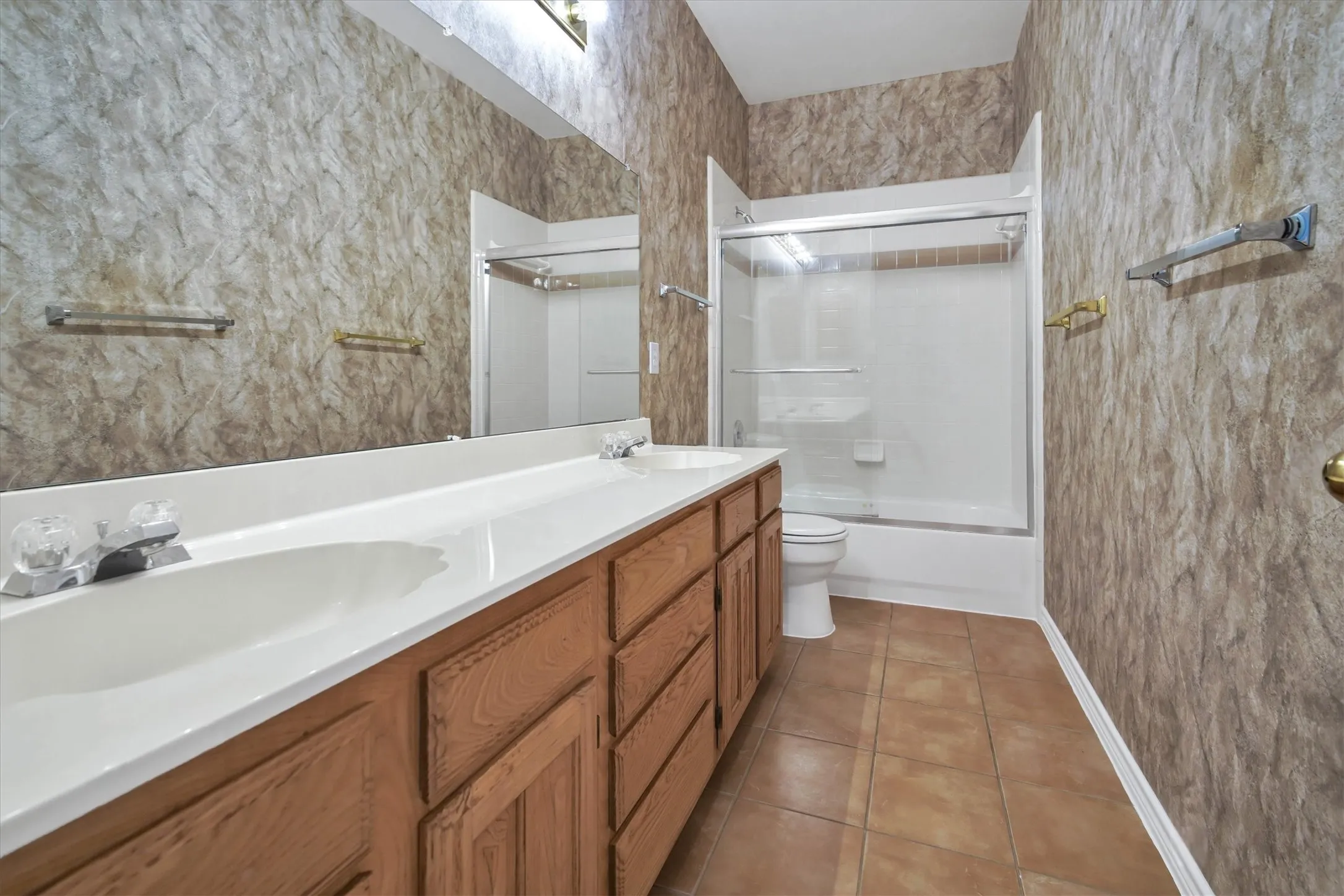 Single Family Residence For Sale in Dallas County , 4213 Forestedge Drive, Grand Prairie, Texas 75052, 4 Bedroom, 3 Bathroom, 2 Garage spaces, 2,532 Sqft, built in 1997, mls#21388386, Real Estate Agent in Grand Prairie, Homes For Sale in Dallas county, Homes For Sale in Grand Prairie, Realtor in Grand Prairie Texas, Real Estate Brokerage Independent Realty Texas, Luminita Cordes Realtor