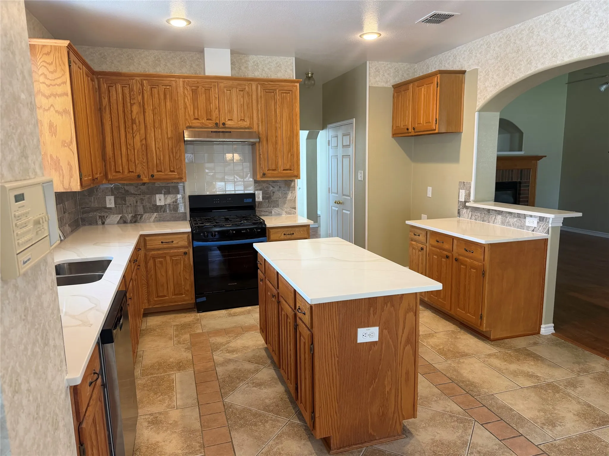 Single Family Residence For Sale in Dallas County , 4213 Forestedge Drive, Grand Prairie, Texas 75052, 4 Bedroom, 3 Bathroom, 2 Garage spaces, 2,532 Sqft, built in 1997, mls#21388386, Real Estate Agent in Grand Prairie, Homes For Sale in Dallas county, Homes For Sale in Grand Prairie, Realtor in Grand Prairie Texas, Real Estate Brokerage Independent Realty Texas, Luminita Cordes Realtor