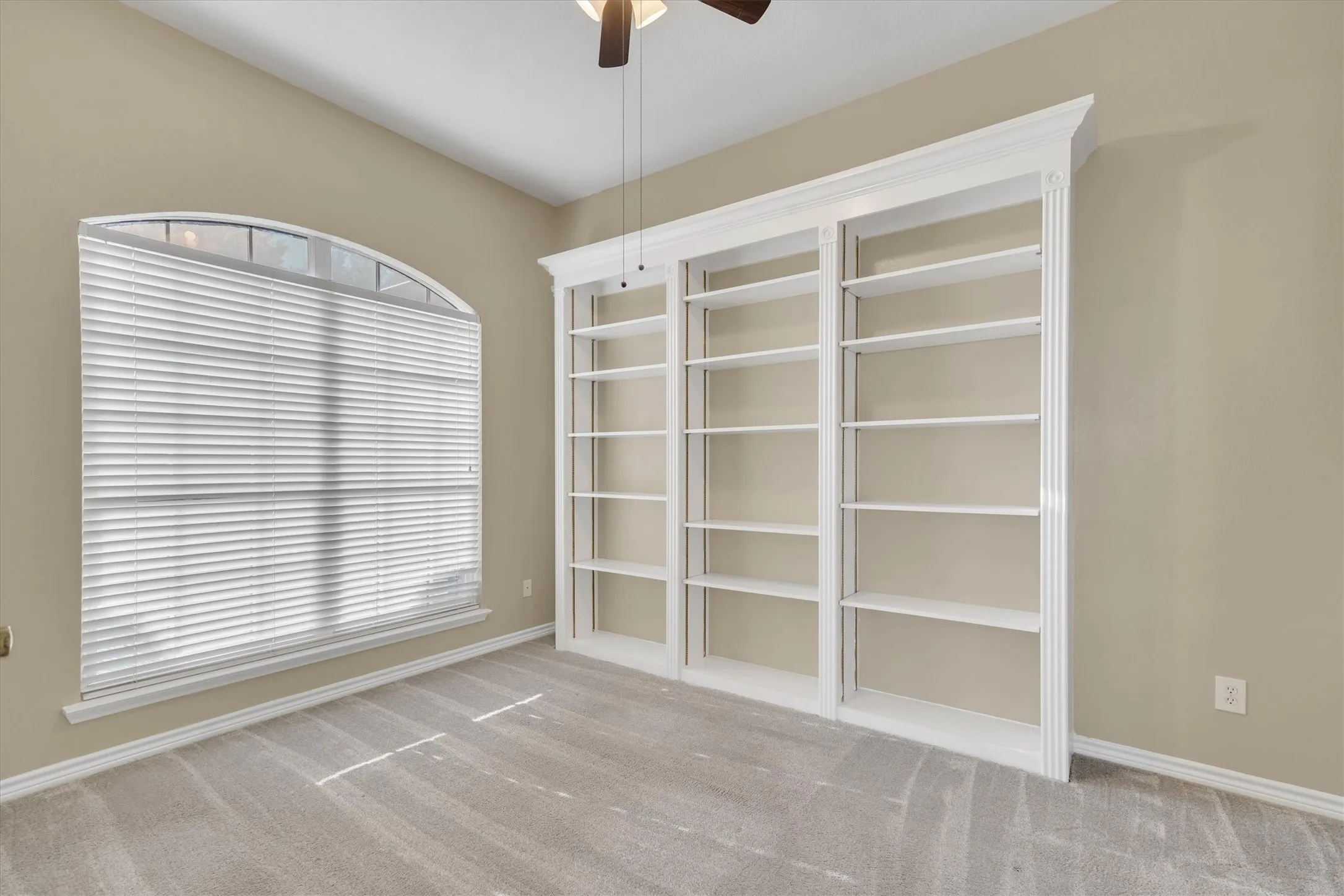 Single Family Residence For Sale in Dallas County , 4213 Forestedge Drive, Grand Prairie, Texas 75052, 4 Bedroom, 3 Bathroom, 2 Garage spaces, 2,532 Sqft, built in 1997, mls#21388386, Real Estate Agent in Grand Prairie, Homes For Sale in Dallas county, Homes For Sale in Grand Prairie, Realtor in Grand Prairie Texas, Real Estate Brokerage Independent Realty Texas, Luminita Cordes Realtor