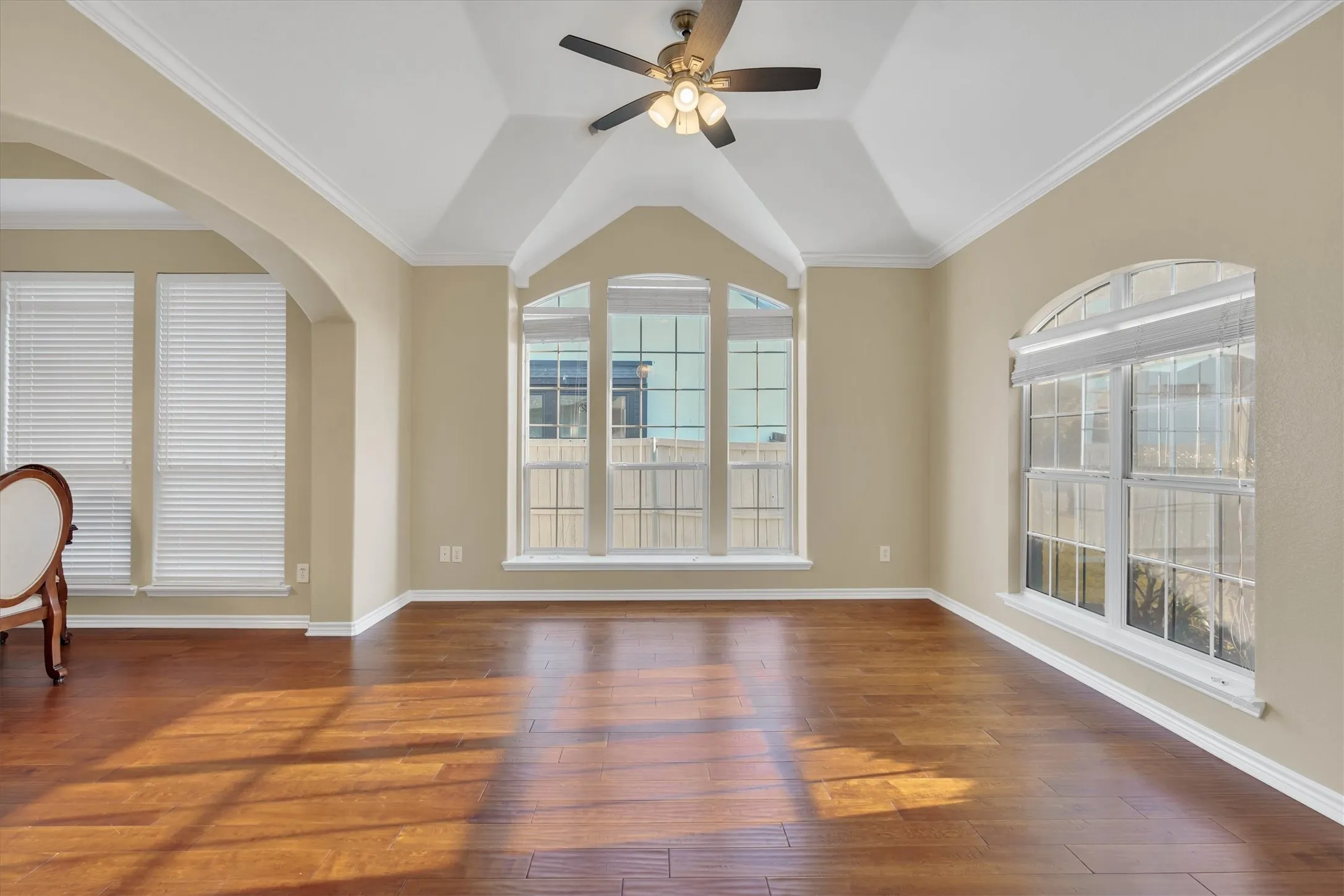 Single Family Residence For Sale in Dallas County , 4213 Forestedge Drive, Grand Prairie, Texas 75052, 4 Bedroom, 3 Bathroom, 2 Garage spaces, 2,532 Sqft, built in 1997, mls#21388386, Real Estate Agent in Grand Prairie, Homes For Sale in Dallas county, Homes For Sale in Grand Prairie, Realtor in Grand Prairie Texas, Real Estate Brokerage Independent Realty Texas, Luminita Cordes Realtor
