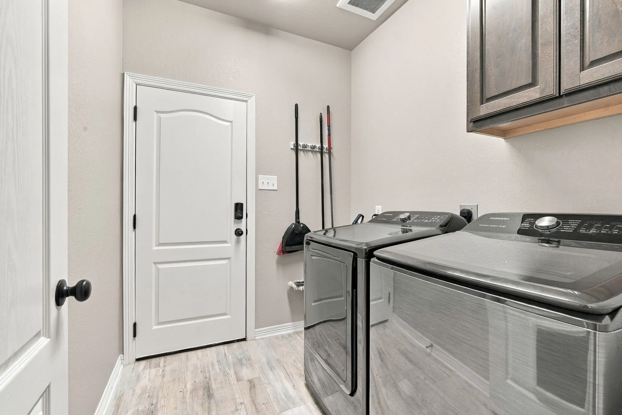 Single Family Residence For Sale in Bell County , 400 Juniper Drive, Troy, Texas 76579, 3 Bedroom, 2 Bathroom, 2 Garage spaces, 2,279 Sqft, built in 2021, mls#21390130, Real Estate Agent in Troy, Homes For Sale in Bell county, Homes For Sale in Troy, Realtor in Troy Texas, Real Estate Brokerage Independent Realty Texas, Luminita Cordes Realtor