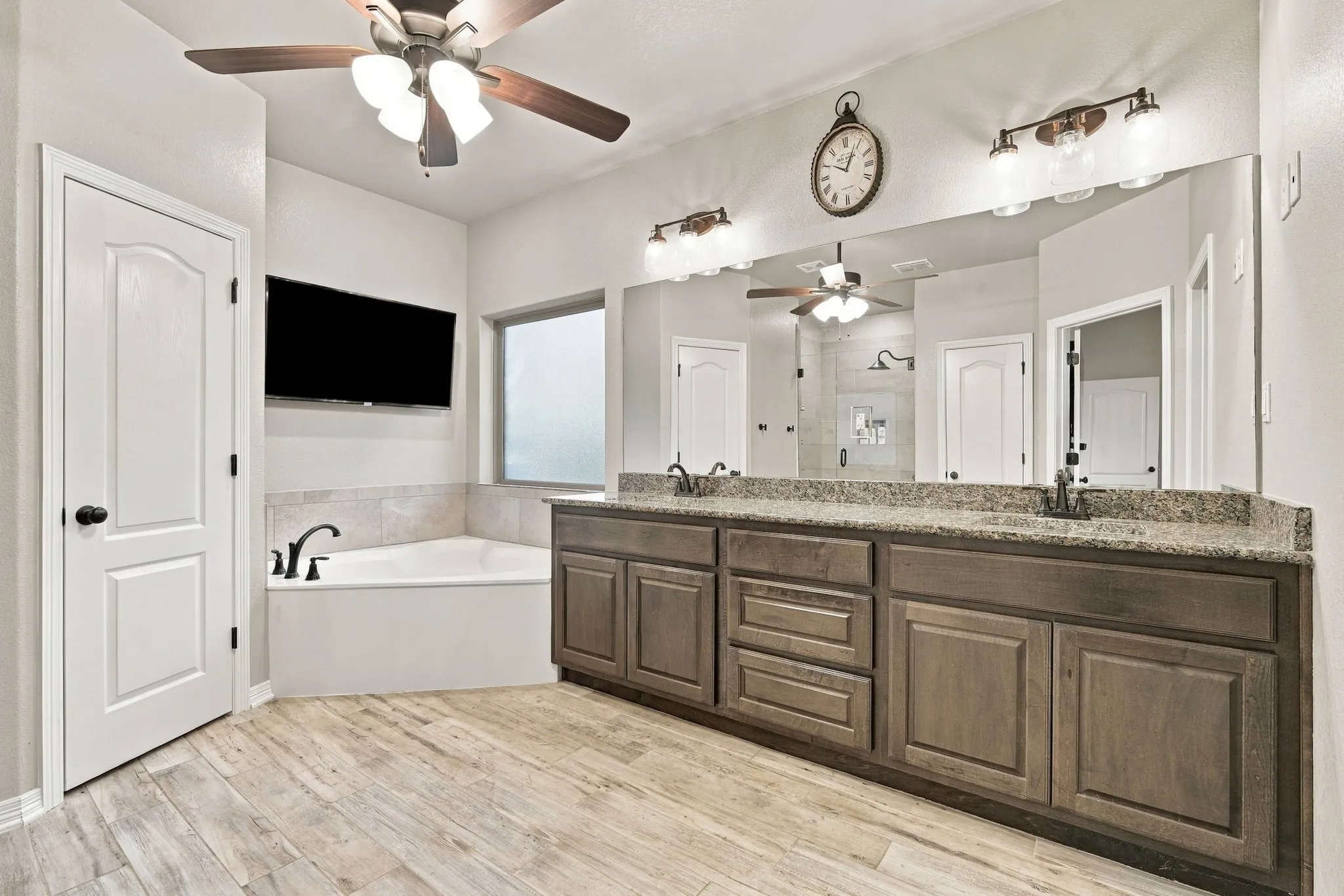 Single Family Residence For Sale in Bell County , 400 Juniper Drive, Troy, Texas 76579, 3 Bedroom, 2 Bathroom, 2 Garage spaces, 2,279 Sqft, built in 2021, mls#21390130, Real Estate Agent in Troy, Homes For Sale in Bell county, Homes For Sale in Troy, Realtor in Troy Texas, Real Estate Brokerage Independent Realty Texas, Luminita Cordes Realtor
