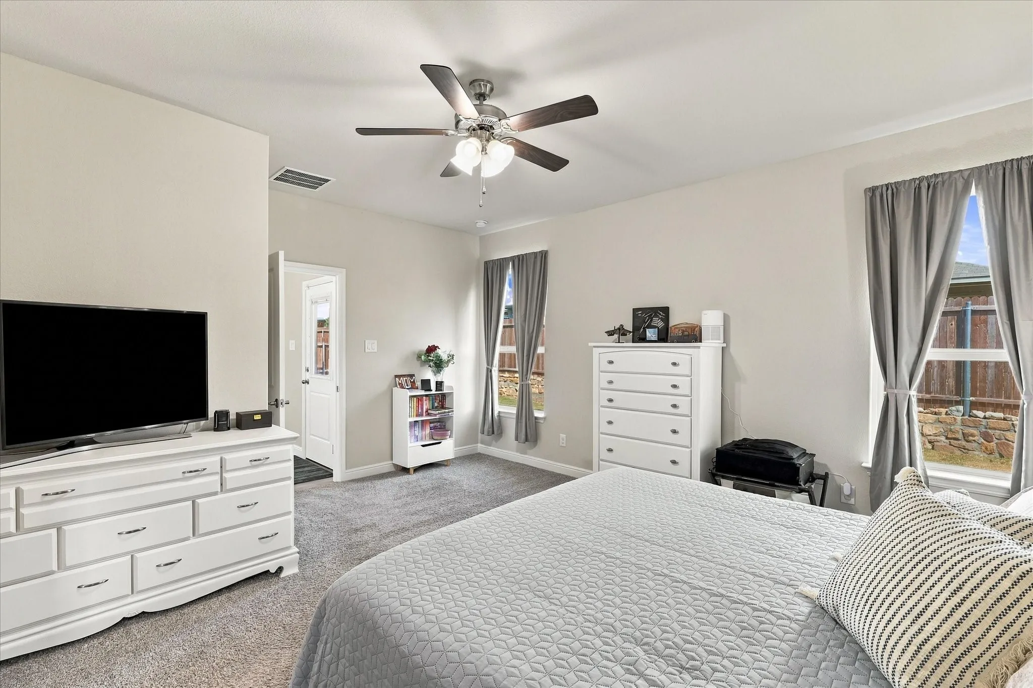 Single Family Residence For Sale in Denton County , 849 Finchley Drive, Fort Worth, Texas 76247, 4 Bedroom, 2 Bathroom, 2 Garage spaces, 2,186 Sqft, built in 2021, mls#21380107, Real Estate Agent in Fort Worth, Homes For Sale in Denton county, Homes For Sale in Fort Worth, Realtor in Fort Worth Texas, Real Estate Brokerage Independent Realty Texas, Luminita Cordes Realtor