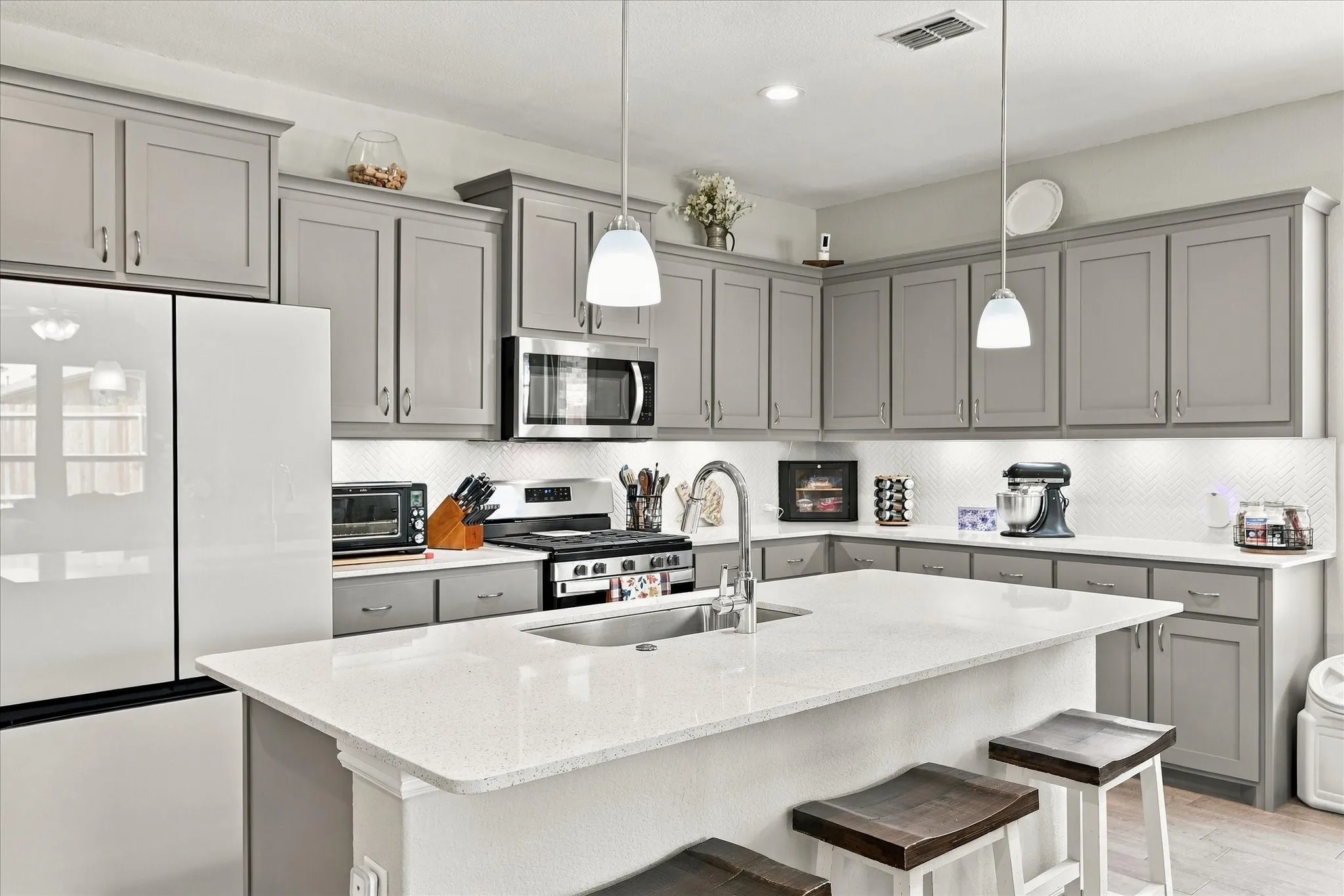 Single Family Residence For Sale in Denton County , 849 Finchley Drive, Fort Worth, Texas 76247, 4 Bedroom, 2 Bathroom, 2 Garage spaces, 2,186 Sqft, built in 2021, mls#21380107, Real Estate Agent in Fort Worth, Homes For Sale in Denton county, Homes For Sale in Fort Worth, Realtor in Fort Worth Texas, Real Estate Brokerage Independent Realty Texas, Luminita Cordes Realtor
