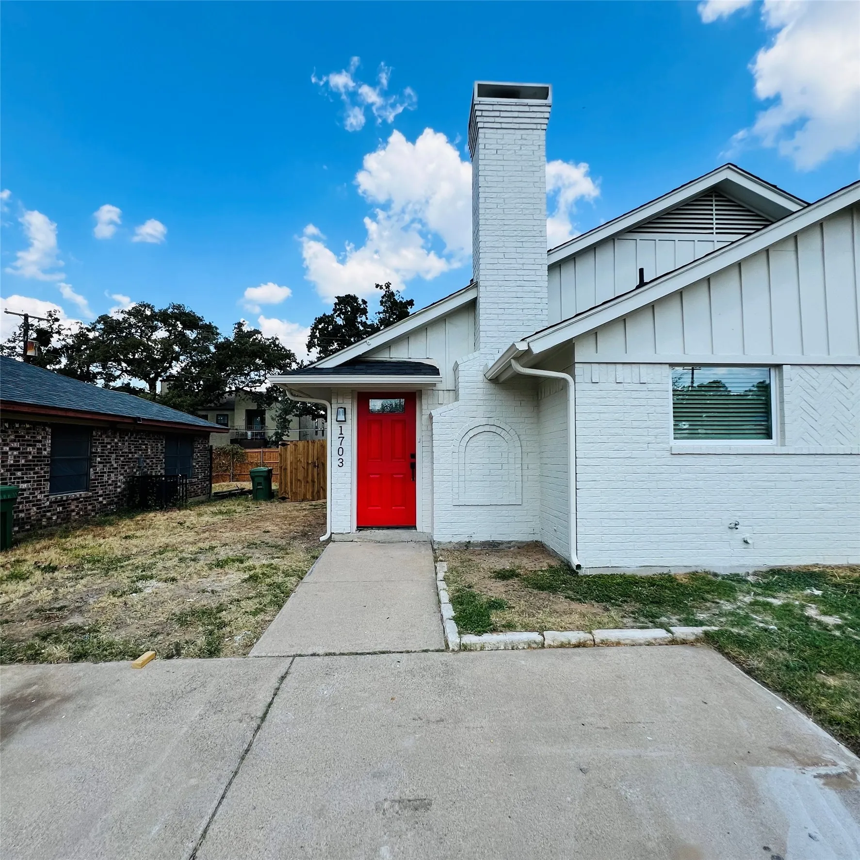 Duplex For Rent in Tarrant County , 1703 Justin Lyn Street, Arlington, Texas 76012, 2 Bedroom, 1 Bathroom, Garage spaces, 773 Sqft, built in 1981, mls#21391253, Real Estate Agent in Arlington, Homes For Rent in Tarrant county, Homes For Rent in Arlington, Realtor in Arlington Texas, Real Estate Brokerage Independent Realty Texas, Luminita Cordes Realtor