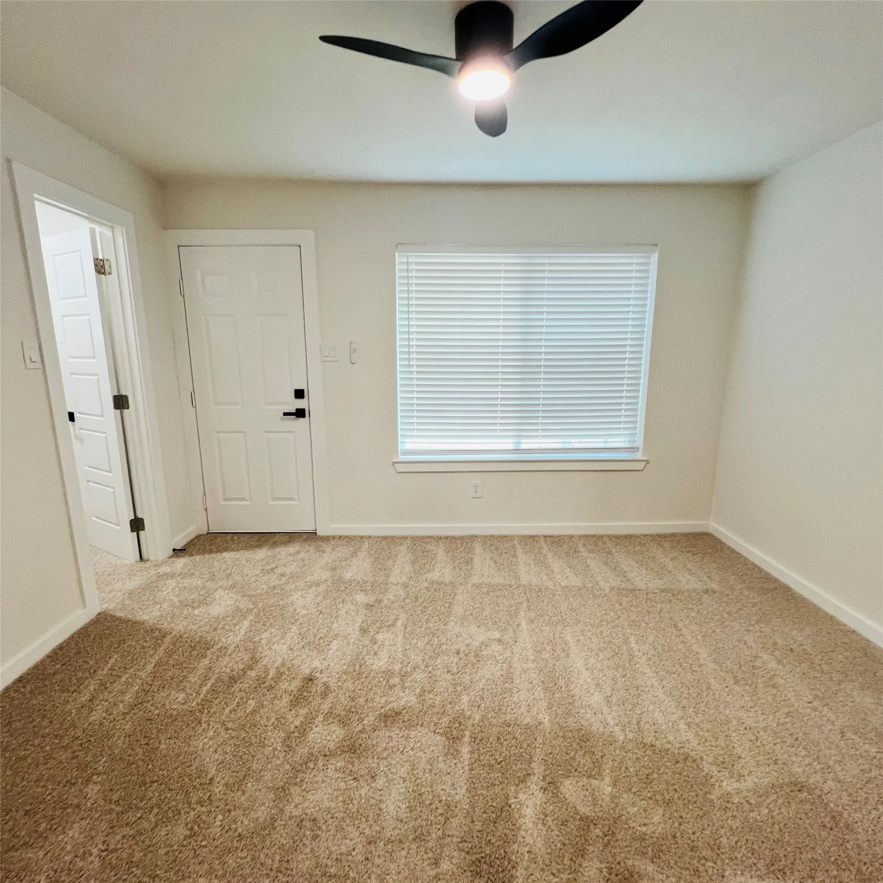 Duplex For Rent in Tarrant County , 1703 Justin Lyn Street, Arlington, Texas 76012, 2 Bedroom, 1 Bathroom, Garage spaces, 773 Sqft, built in 1981, mls#21391253, Real Estate Agent in Arlington, Homes For Rent in Tarrant county, Homes For Rent in Arlington, Realtor in Arlington Texas, Real Estate Brokerage Independent Realty Texas, Luminita Cordes Realtor