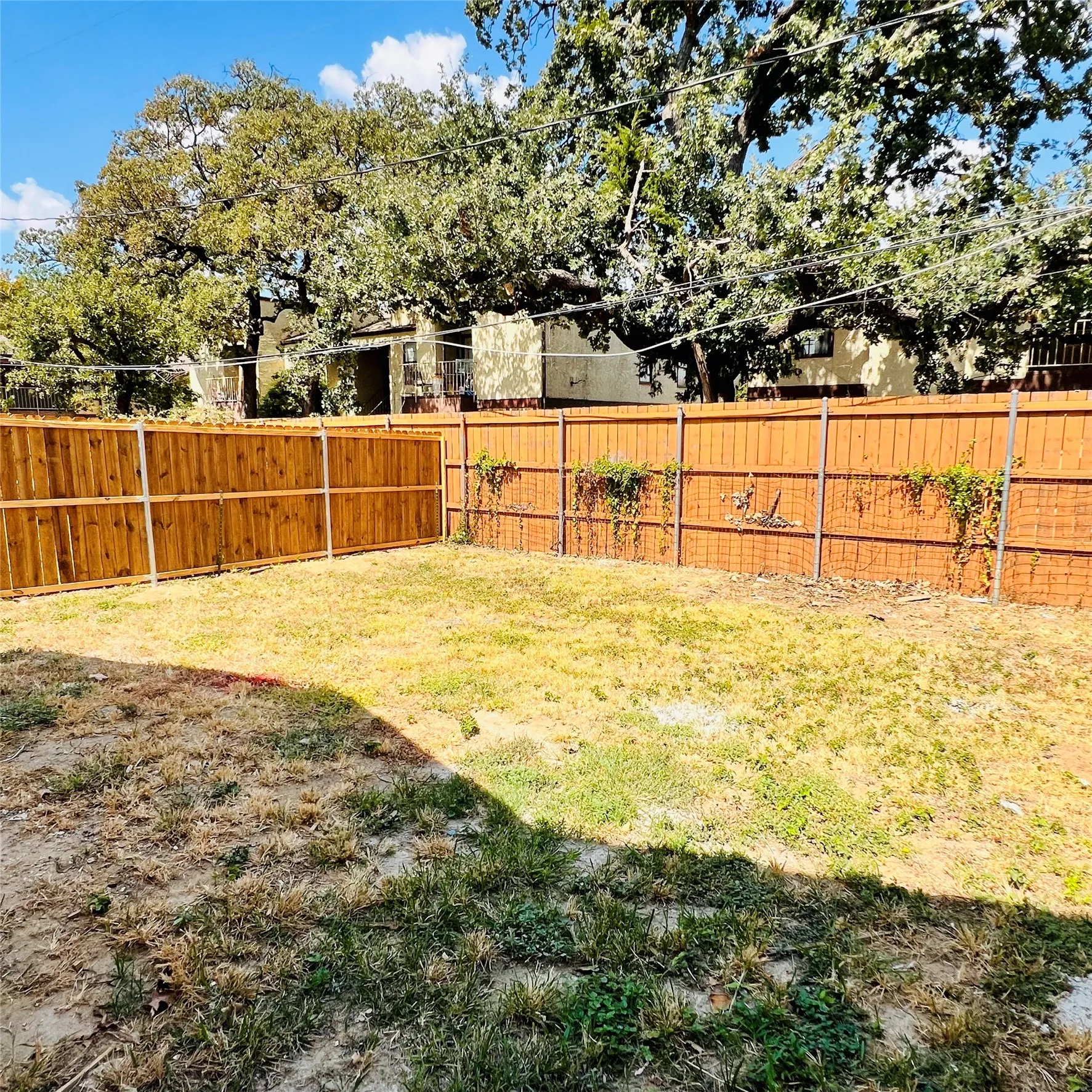Duplex For Rent in Tarrant County , 1703 Justin Lyn Street, Arlington, Texas 76012, 2 Bedroom, 1 Bathroom, Garage spaces, 773 Sqft, built in 1981, mls#21391253, Real Estate Agent in Arlington, Homes For Rent in Tarrant county, Homes For Rent in Arlington, Realtor in Arlington Texas, Real Estate Brokerage Independent Realty Texas, Luminita Cordes Realtor