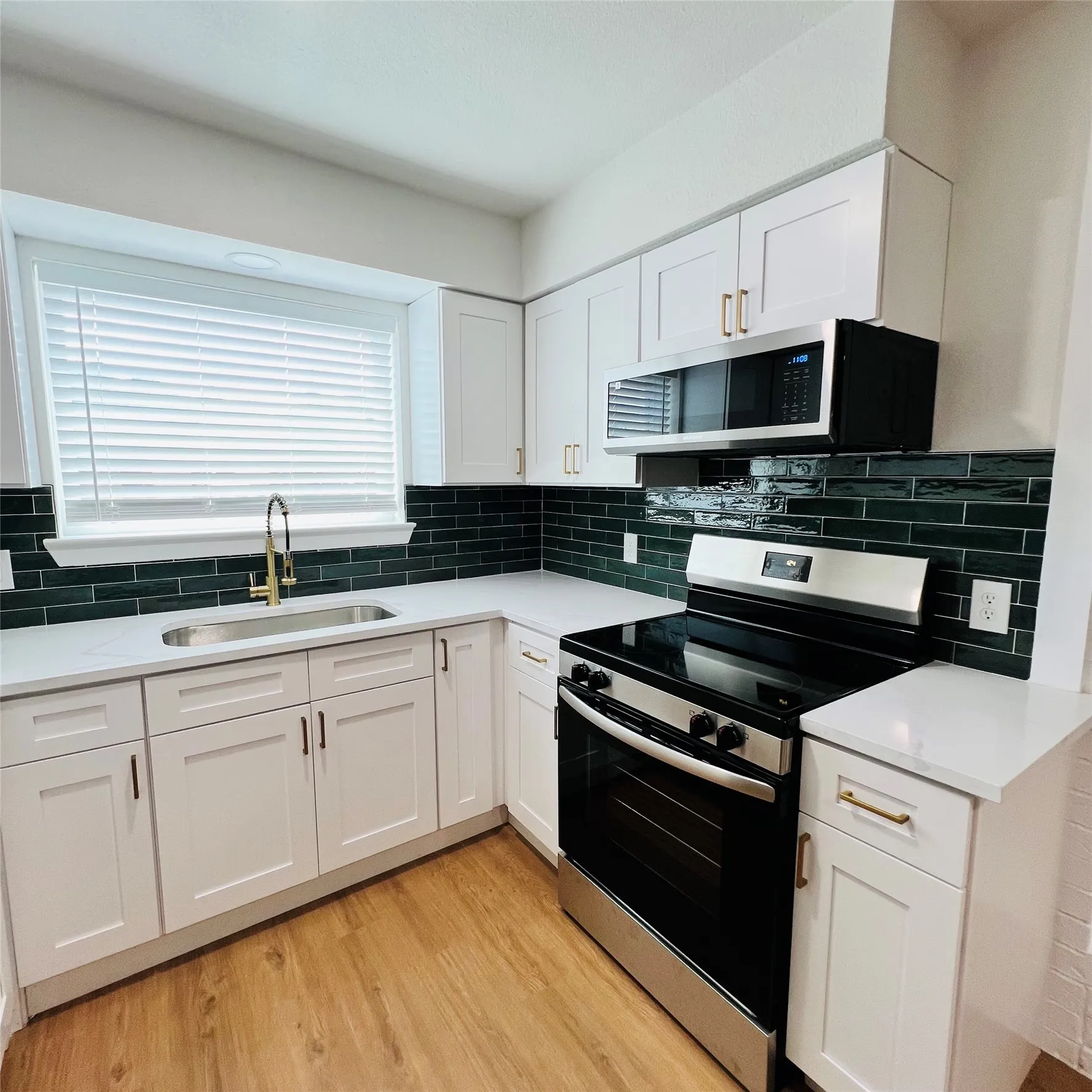Duplex For Rent in Tarrant County , 1703 Justin Lyn Street, Arlington, Texas 76012, 2 Bedroom, 1 Bathroom, Garage spaces, 773 Sqft, built in 1981, mls#21391253, Real Estate Agent in Arlington, Homes For Rent in Tarrant county, Homes For Rent in Arlington, Realtor in Arlington Texas, Real Estate Brokerage Independent Realty Texas, Luminita Cordes Realtor