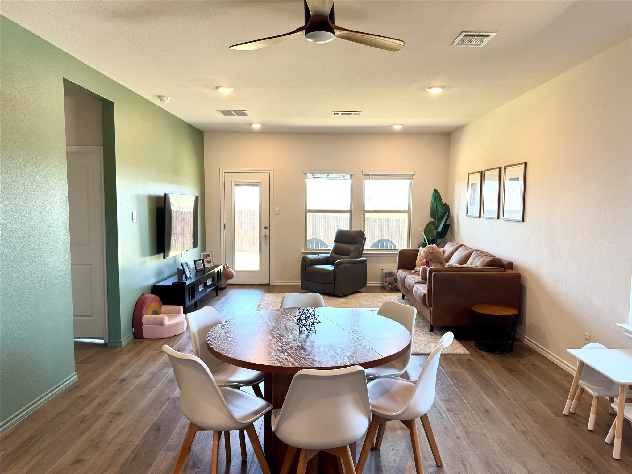 Single Family Residence For Sale in Kaufman County , 1121 Catalina Lane, Forney, Texas 75126, 4 Bedroom, 3 Bathroom, 2 Garage spaces, 2,082 Sqft, built in 2023, mls#21391252, Real Estate Agent in Forney, Homes For Sale in Kaufman county, Homes For Sale in Forney, Realtor in Forney Texas, Real Estate Brokerage Independent Realty Texas, Luminita Cordes Realtor