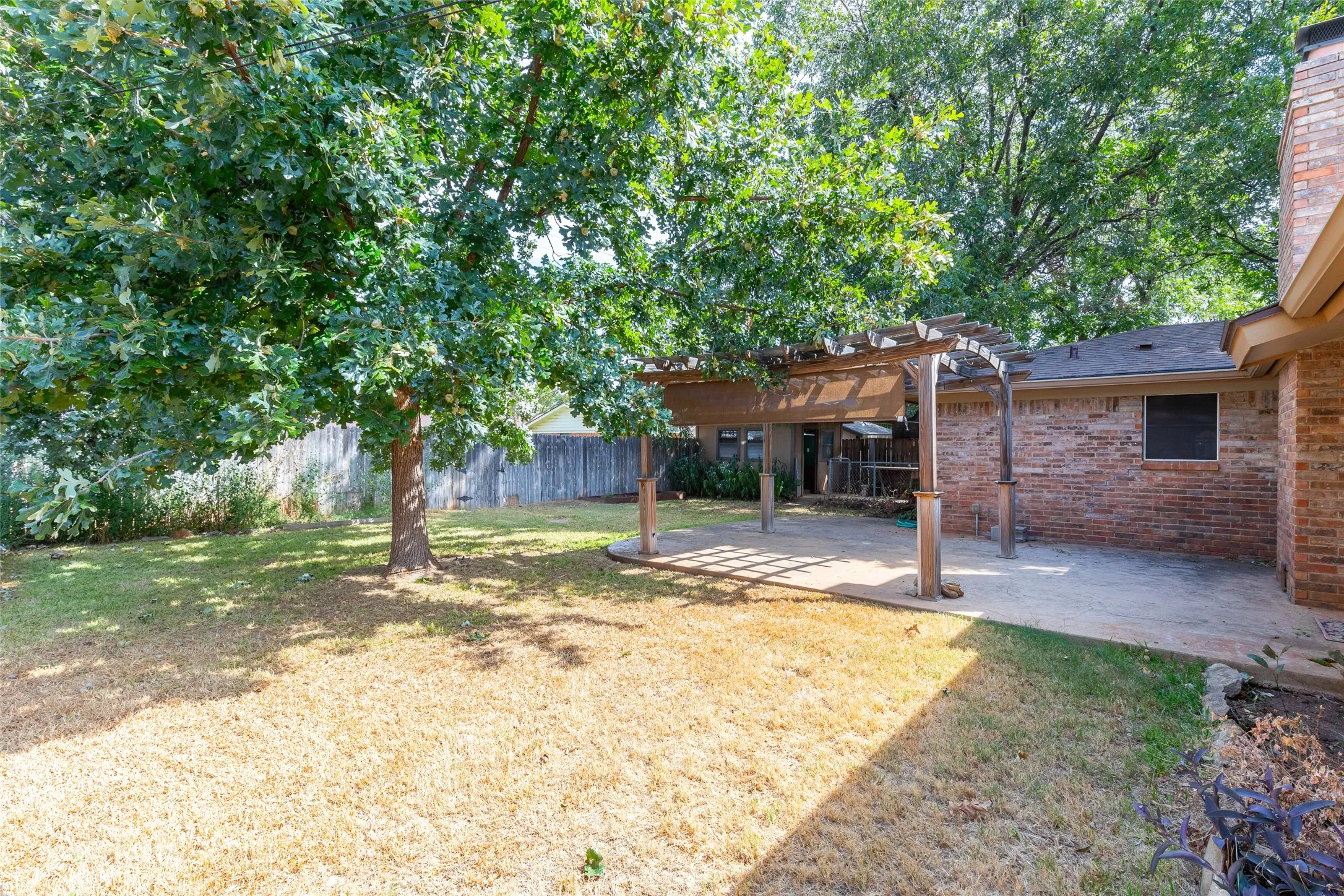 Single Family Residence For Sale in Taylor County , 4018 Brook Hollow Drive, Abilene, Texas 79605, 3 Bedroom, 2 Bathroom, 2 Garage spaces, 2,088 Sqft, built in 1964, mls#21390712, Real Estate Agent in Abilene, Homes For Sale in Taylor county, Homes For Sale in Abilene, Realtor in Abilene Texas, Real Estate Brokerage Independent Realty Texas, Luminita Cordes Realtor