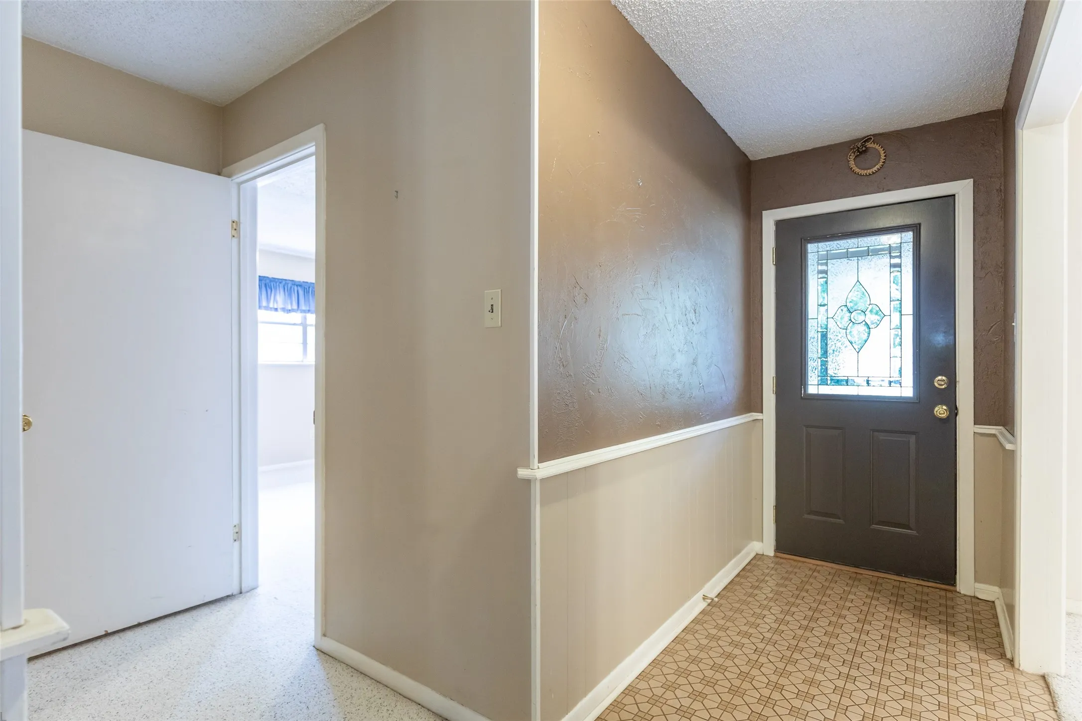 Single Family Residence For Sale in Taylor County , 4018 Brook Hollow Drive, Abilene, Texas 79605, 3 Bedroom, 2 Bathroom, 2 Garage spaces, 2,088 Sqft, built in 1964, mls#21390712, Real Estate Agent in Abilene, Homes For Sale in Taylor county, Homes For Sale in Abilene, Realtor in Abilene Texas, Real Estate Brokerage Independent Realty Texas, Luminita Cordes Realtor