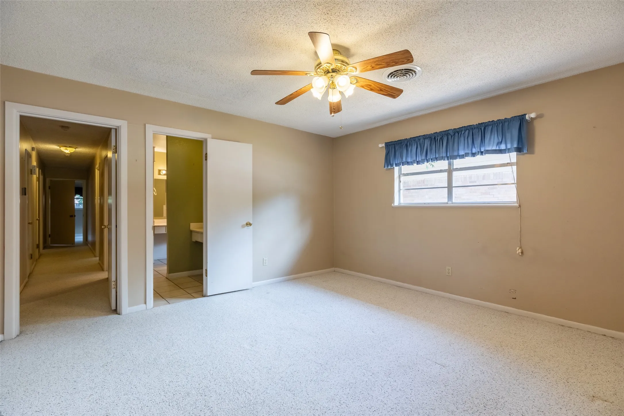 Single Family Residence For Sale in Taylor County , 4018 Brook Hollow Drive, Abilene, Texas 79605, 3 Bedroom, 2 Bathroom, 2 Garage spaces, 2,088 Sqft, built in 1964, mls#21390712, Real Estate Agent in Abilene, Homes For Sale in Taylor county, Homes For Sale in Abilene, Realtor in Abilene Texas, Real Estate Brokerage Independent Realty Texas, Luminita Cordes Realtor