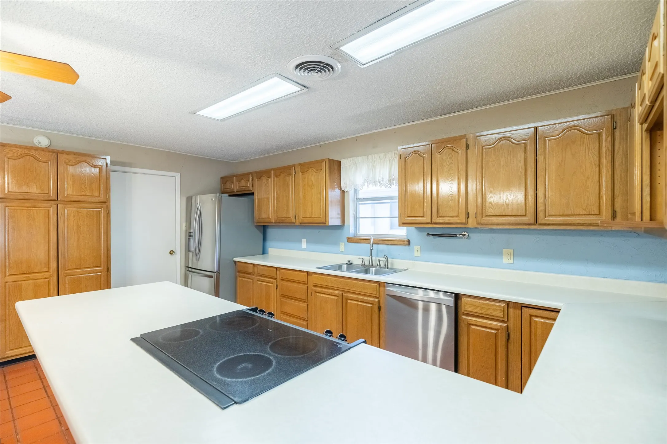 Single Family Residence For Sale in Taylor County , 4018 Brook Hollow Drive, Abilene, Texas 79605, 3 Bedroom, 2 Bathroom, 2 Garage spaces, 2,088 Sqft, built in 1964, mls#21390712, Real Estate Agent in Abilene, Homes For Sale in Taylor county, Homes For Sale in Abilene, Realtor in Abilene Texas, Real Estate Brokerage Independent Realty Texas, Luminita Cordes Realtor