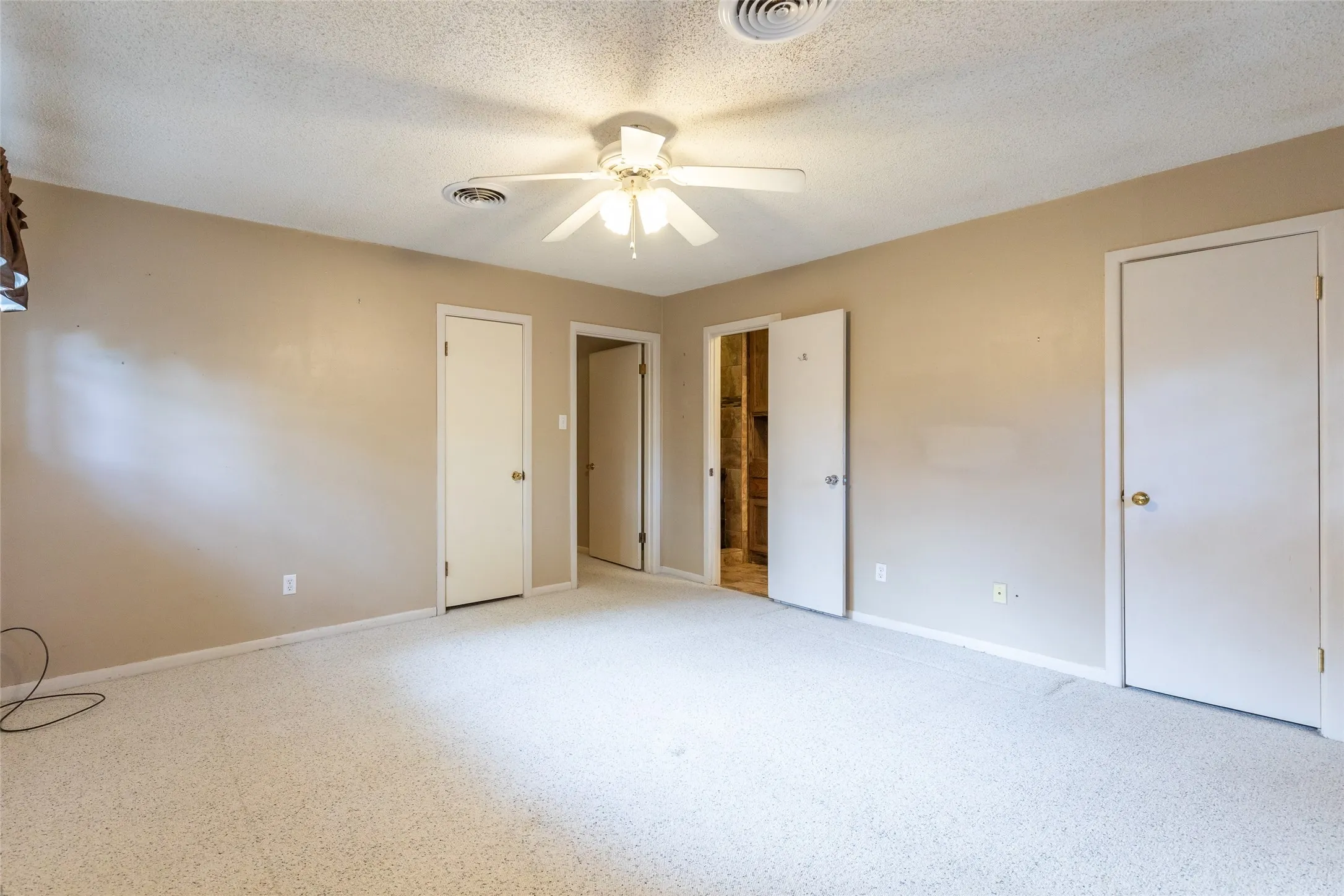 Single Family Residence For Sale in Taylor County , 4018 Brook Hollow Drive, Abilene, Texas 79605, 3 Bedroom, 2 Bathroom, 2 Garage spaces, 2,088 Sqft, built in 1964, mls#21390712, Real Estate Agent in Abilene, Homes For Sale in Taylor county, Homes For Sale in Abilene, Realtor in Abilene Texas, Real Estate Brokerage Independent Realty Texas, Luminita Cordes Realtor