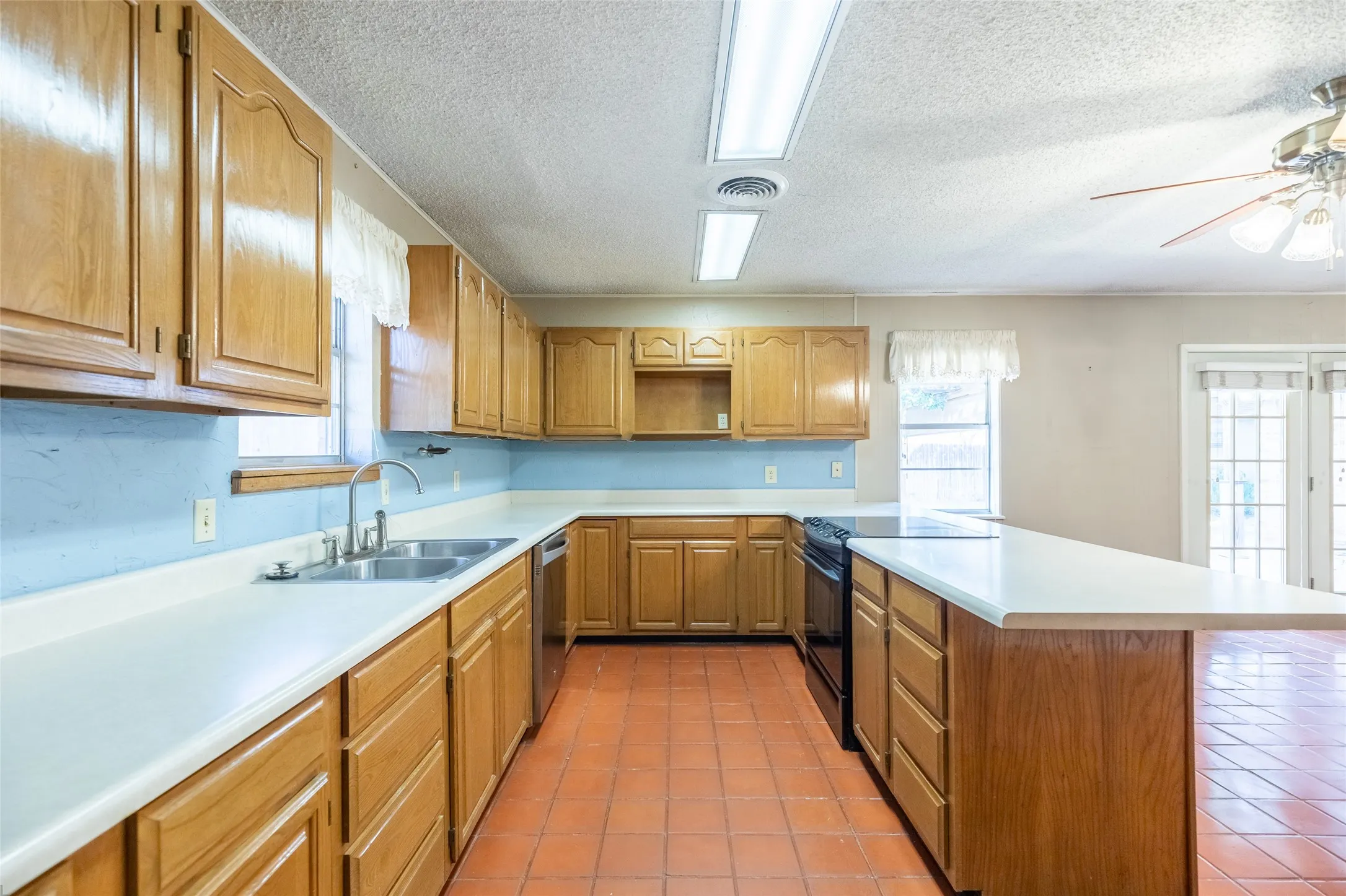 Single Family Residence For Sale in Taylor County , 4018 Brook Hollow Drive, Abilene, Texas 79605, 3 Bedroom, 2 Bathroom, 2 Garage spaces, 2,088 Sqft, built in 1964, mls#21390712, Real Estate Agent in Abilene, Homes For Sale in Taylor county, Homes For Sale in Abilene, Realtor in Abilene Texas, Real Estate Brokerage Independent Realty Texas, Luminita Cordes Realtor