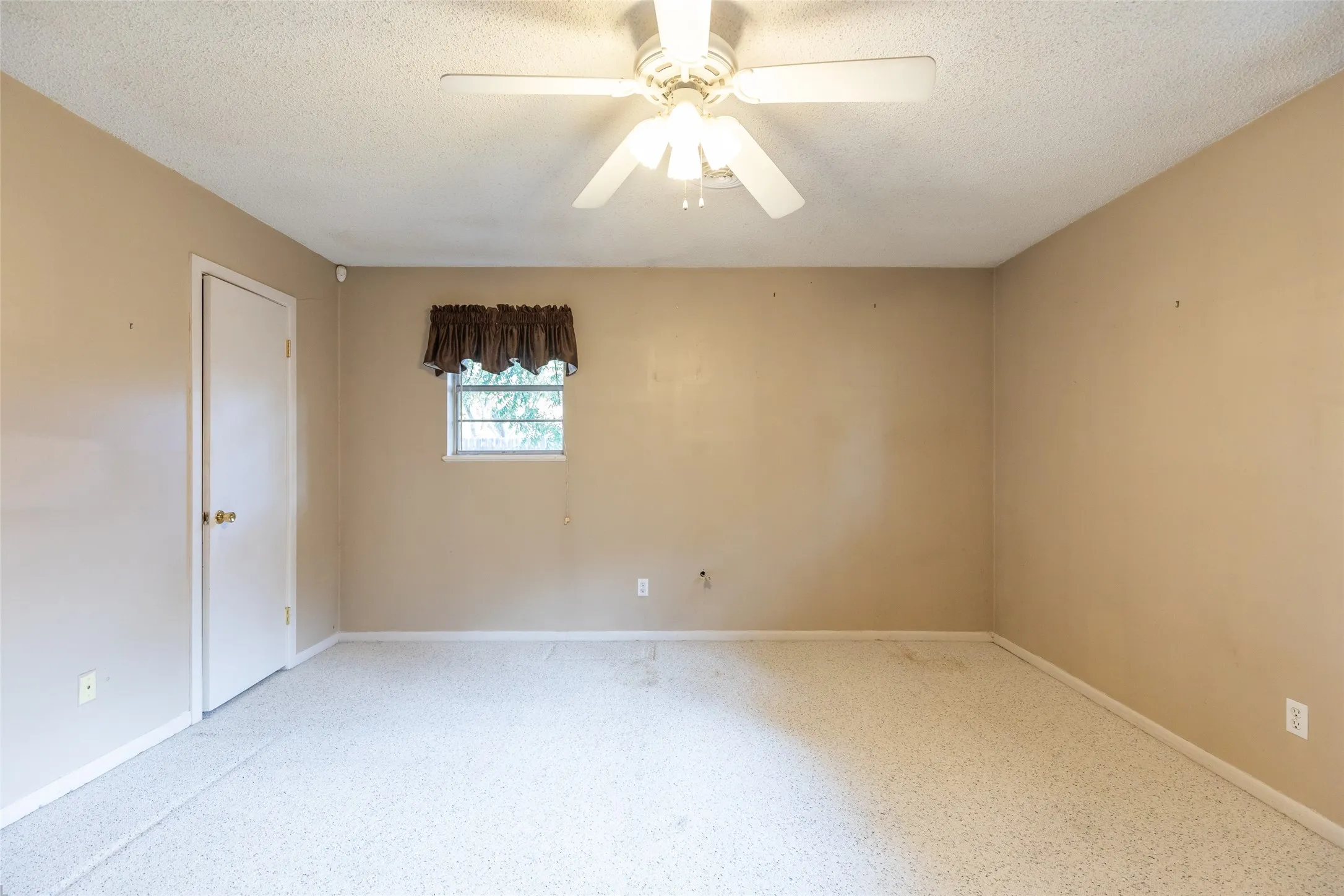 Single Family Residence For Sale in Taylor County , 4018 Brook Hollow Drive, Abilene, Texas 79605, 3 Bedroom, 2 Bathroom, 2 Garage spaces, 2,088 Sqft, built in 1964, mls#21390712, Real Estate Agent in Abilene, Homes For Sale in Taylor county, Homes For Sale in Abilene, Realtor in Abilene Texas, Real Estate Brokerage Independent Realty Texas, Luminita Cordes Realtor