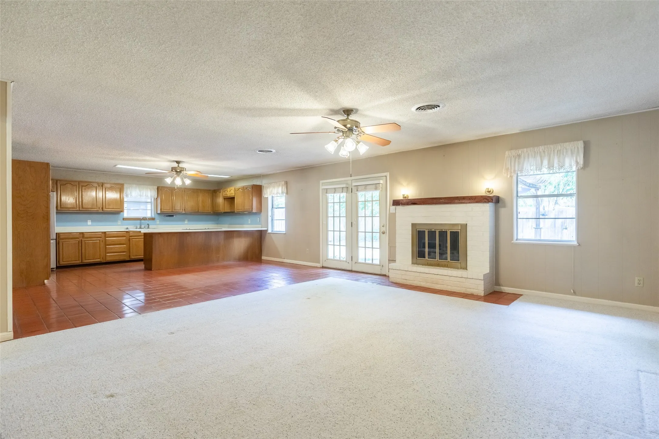 Single Family Residence For Sale in Taylor County , 4018 Brook Hollow Drive, Abilene, Texas 79605, 3 Bedroom, 2 Bathroom, 2 Garage spaces, 2,088 Sqft, built in 1964, mls#21390712, Real Estate Agent in Abilene, Homes For Sale in Taylor county, Homes For Sale in Abilene, Realtor in Abilene Texas, Real Estate Brokerage Independent Realty Texas, Luminita Cordes Realtor