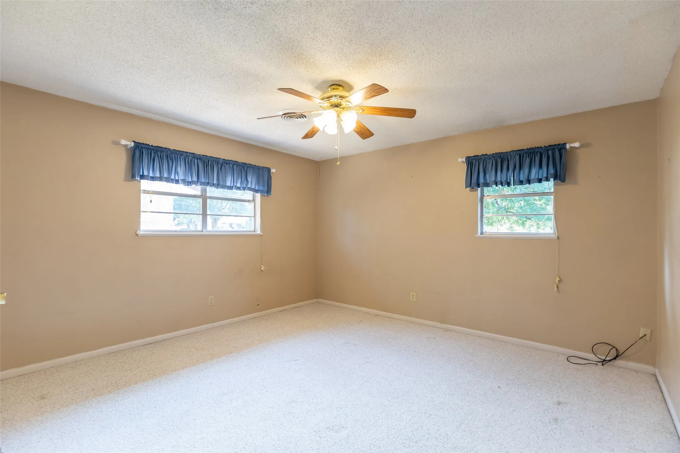 Single Family Residence For Sale in Taylor County , 4018 Brook Hollow Drive, Abilene, Texas 79605, 3 Bedroom, 2 Bathroom, 2 Garage spaces, 2,088 Sqft, built in 1964, mls#21390712, Real Estate Agent in Abilene, Homes For Sale in Taylor county, Homes For Sale in Abilene, Realtor in Abilene Texas, Real Estate Brokerage Independent Realty Texas, Luminita Cordes Realtor
