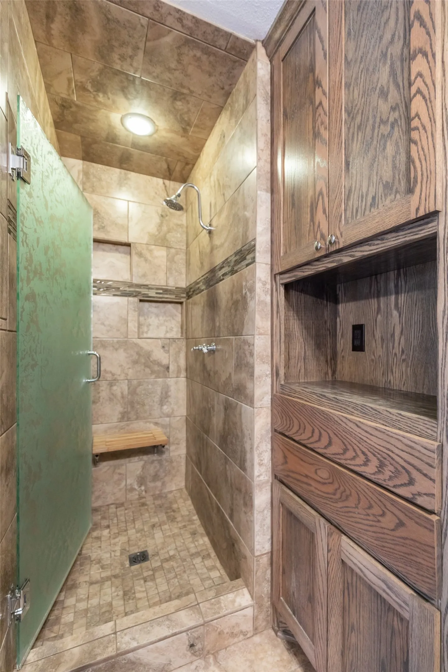 Single Family Residence For Sale in Taylor County , 4018 Brook Hollow Drive, Abilene, Texas 79605, 3 Bedroom, 2 Bathroom, 2 Garage spaces, 2,088 Sqft, built in 1964, mls#21390712, Real Estate Agent in Abilene, Homes For Sale in Taylor county, Homes For Sale in Abilene, Realtor in Abilene Texas, Real Estate Brokerage Independent Realty Texas, Luminita Cordes Realtor