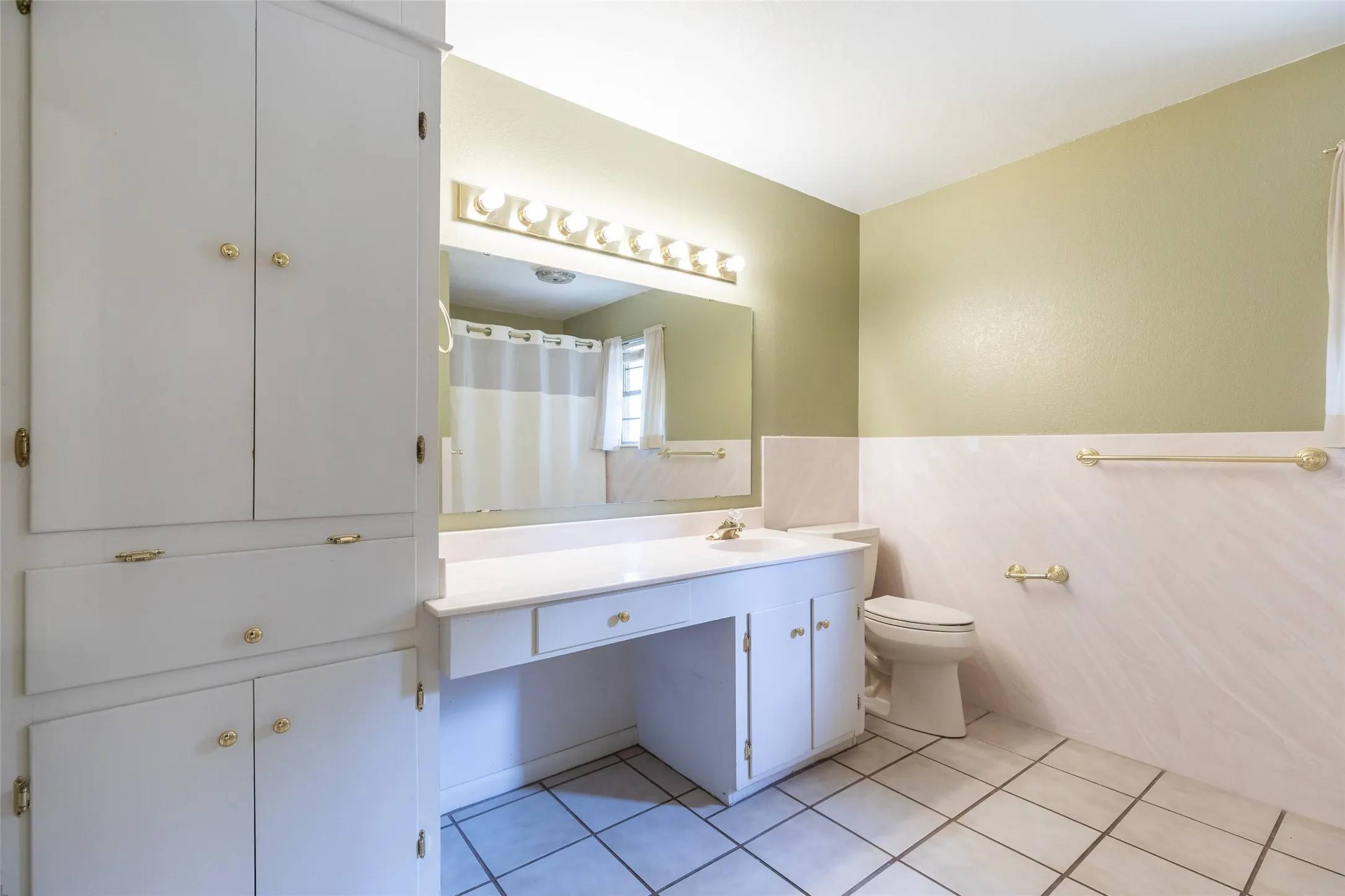 Single Family Residence For Sale in Taylor County , 4018 Brook Hollow Drive, Abilene, Texas 79605, 3 Bedroom, 2 Bathroom, 2 Garage spaces, 2,088 Sqft, built in 1964, mls#21390712, Real Estate Agent in Abilene, Homes For Sale in Taylor county, Homes For Sale in Abilene, Realtor in Abilene Texas, Real Estate Brokerage Independent Realty Texas, Luminita Cordes Realtor