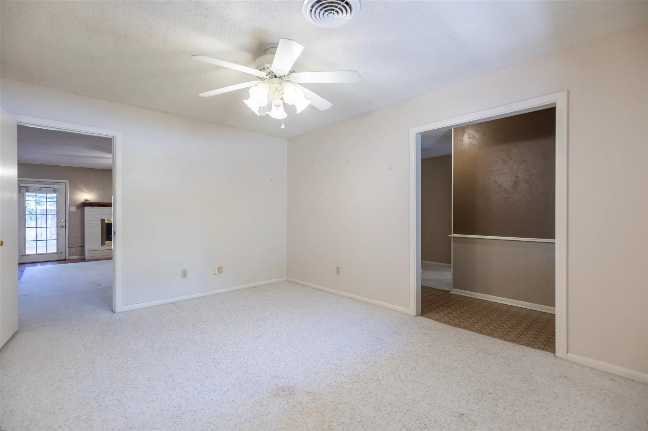 Single Family Residence For Sale in Taylor County , 4018 Brook Hollow Drive, Abilene, Texas 79605, 3 Bedroom, 2 Bathroom, 2 Garage spaces, 2,088 Sqft, built in 1964, mls#21390712, Real Estate Agent in Abilene, Homes For Sale in Taylor county, Homes For Sale in Abilene, Realtor in Abilene Texas, Real Estate Brokerage Independent Realty Texas, Luminita Cordes Realtor