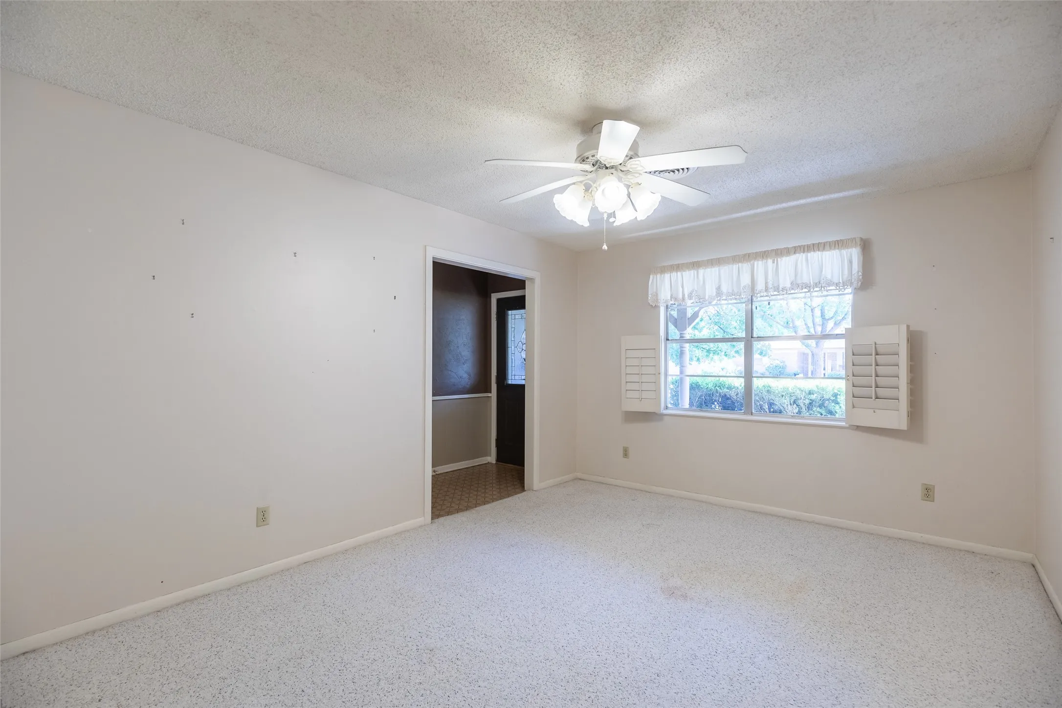 Single Family Residence For Sale in Taylor County , 4018 Brook Hollow Drive, Abilene, Texas 79605, 3 Bedroom, 2 Bathroom, 2 Garage spaces, 2,088 Sqft, built in 1964, mls#21390712, Real Estate Agent in Abilene, Homes For Sale in Taylor county, Homes For Sale in Abilene, Realtor in Abilene Texas, Real Estate Brokerage Independent Realty Texas, Luminita Cordes Realtor
