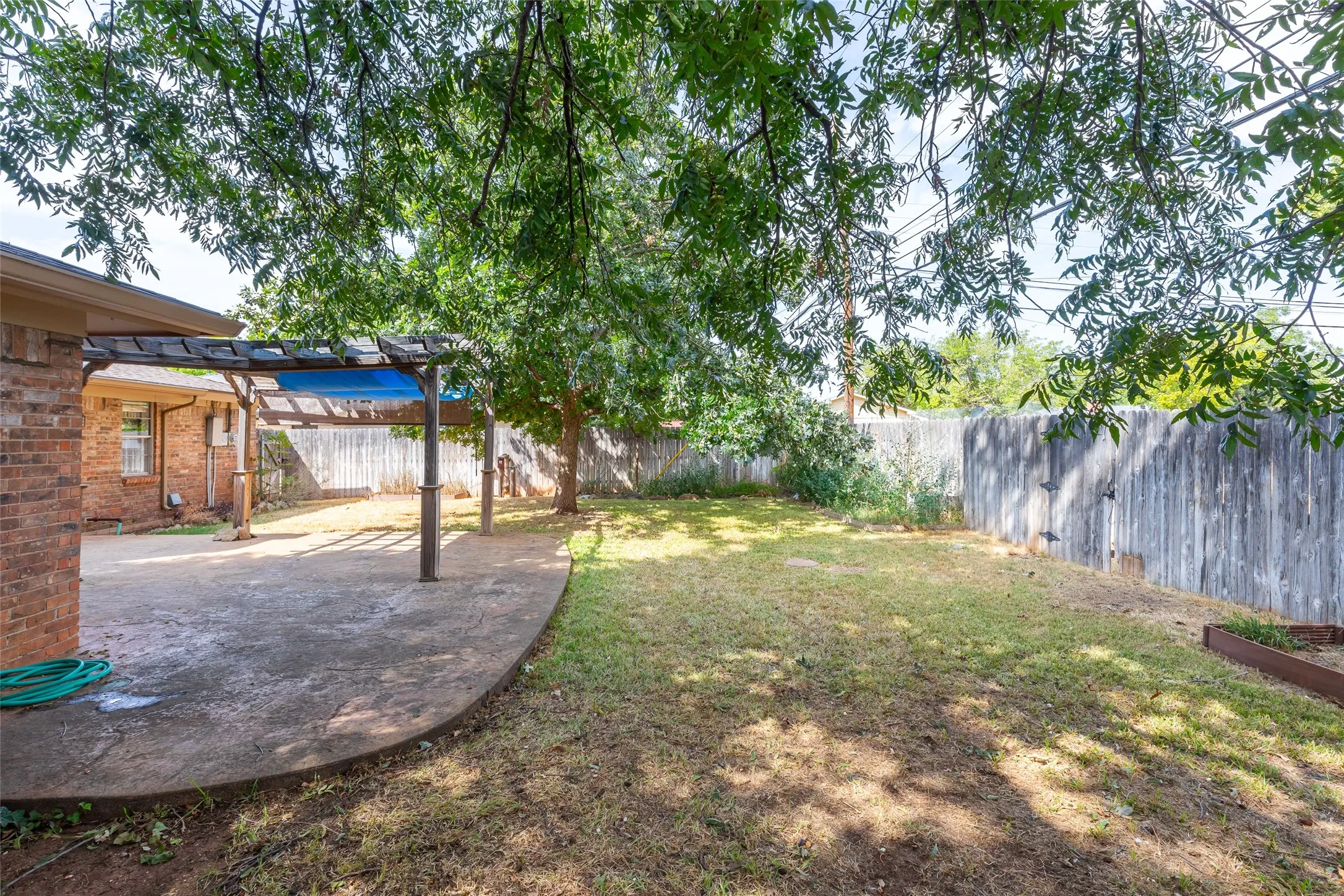 Single Family Residence For Sale in Taylor County , 4018 Brook Hollow Drive, Abilene, Texas 79605, 3 Bedroom, 2 Bathroom, 2 Garage spaces, 2,088 Sqft, built in 1964, mls#21390712, Real Estate Agent in Abilene, Homes For Sale in Taylor county, Homes For Sale in Abilene, Realtor in Abilene Texas, Real Estate Brokerage Independent Realty Texas, Luminita Cordes Realtor