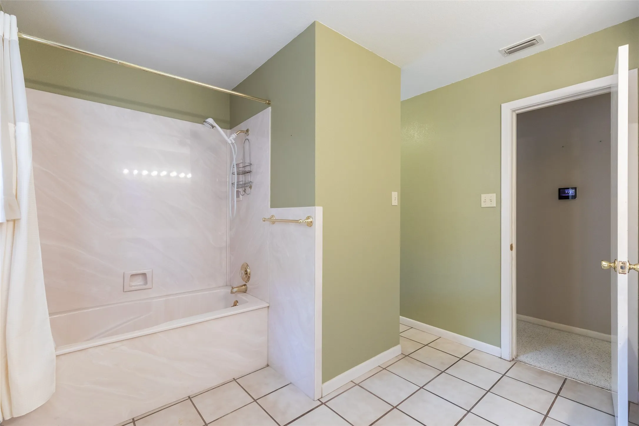 Single Family Residence For Sale in Taylor County , 4018 Brook Hollow Drive, Abilene, Texas 79605, 3 Bedroom, 2 Bathroom, 2 Garage spaces, 2,088 Sqft, built in 1964, mls#21390712, Real Estate Agent in Abilene, Homes For Sale in Taylor county, Homes For Sale in Abilene, Realtor in Abilene Texas, Real Estate Brokerage Independent Realty Texas, Luminita Cordes Realtor