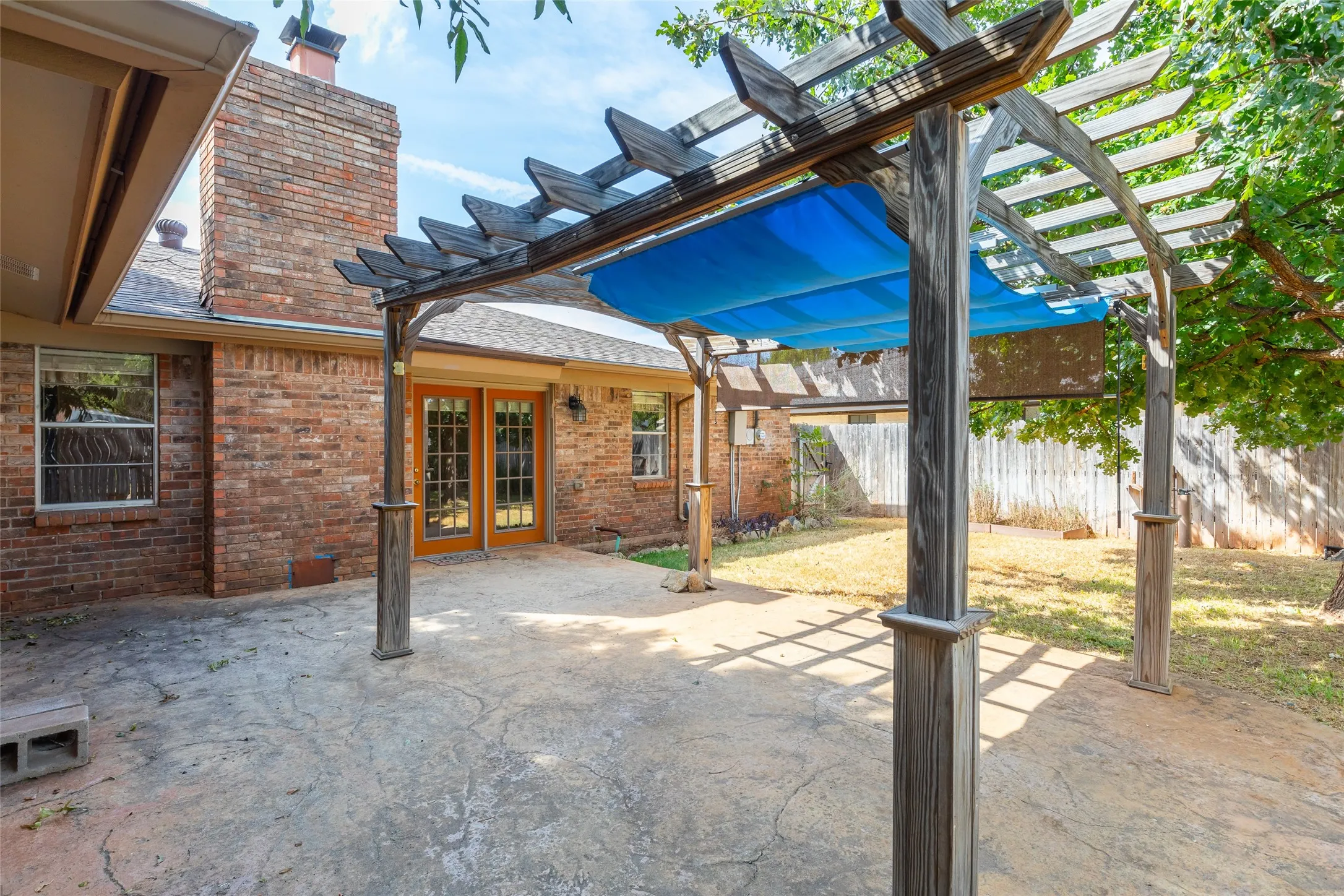 Single Family Residence For Sale in Taylor County , 4018 Brook Hollow Drive, Abilene, Texas 79605, 3 Bedroom, 2 Bathroom, 2 Garage spaces, 2,088 Sqft, built in 1964, mls#21390712, Real Estate Agent in Abilene, Homes For Sale in Taylor county, Homes For Sale in Abilene, Realtor in Abilene Texas, Real Estate Brokerage Independent Realty Texas, Luminita Cordes Realtor