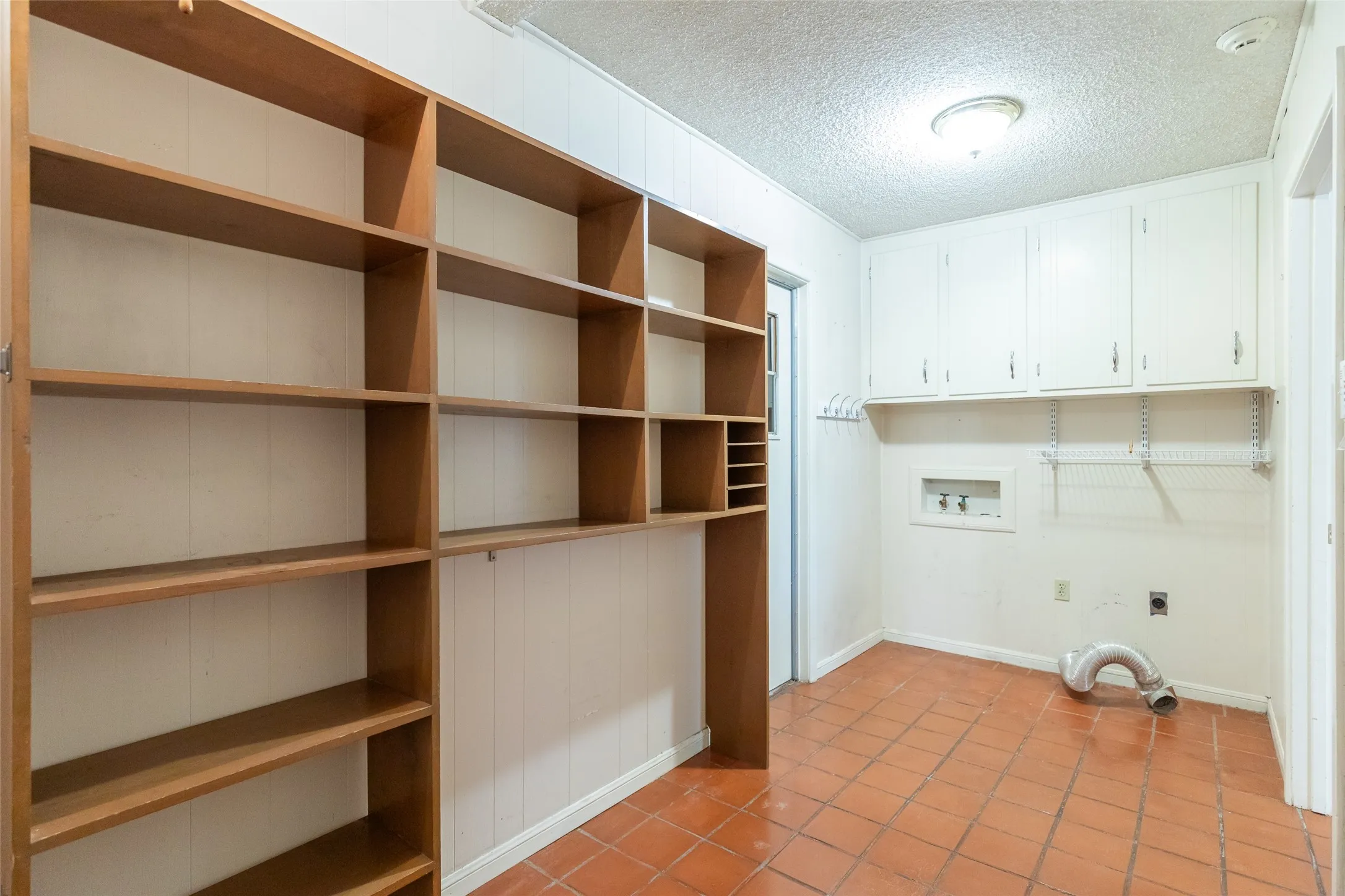 Single Family Residence For Sale in Taylor County , 4018 Brook Hollow Drive, Abilene, Texas 79605, 3 Bedroom, 2 Bathroom, 2 Garage spaces, 2,088 Sqft, built in 1964, mls#21390712, Real Estate Agent in Abilene, Homes For Sale in Taylor county, Homes For Sale in Abilene, Realtor in Abilene Texas, Real Estate Brokerage Independent Realty Texas, Luminita Cordes Realtor