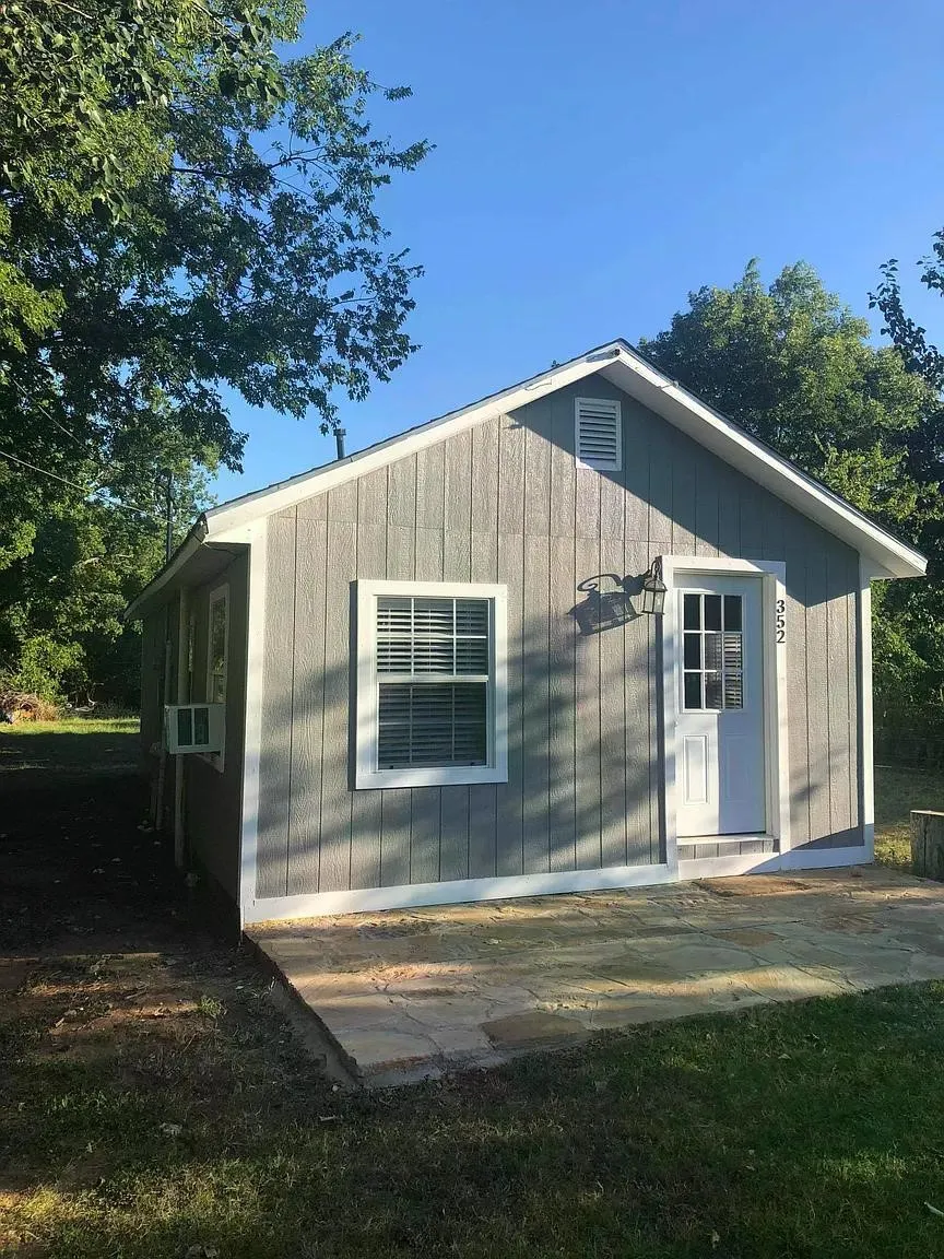 Apartment For Sale in Jack County , 352 E Archer Street, Jacksboro, Texas 76458, 1 Bedroom, 1 Bathroom, Garage spaces, 0 Sqft, built in 2010, mls#21366930, Real Estate Agent in Jacksboro, Homes For Sale in Jack county, Homes For Sale in Jacksboro, Realtor in Jacksboro Texas, Real Estate Brokerage Independent Realty Texas, Luminita Cordes Realtor