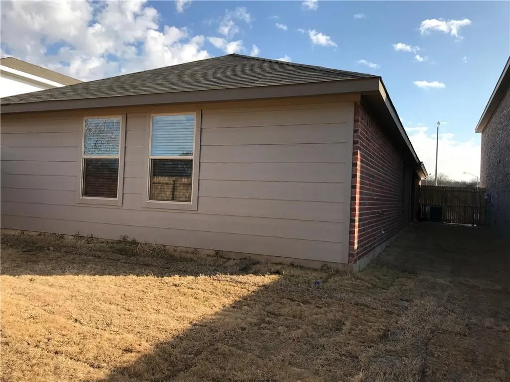 Single Family Residence For Rent in Tarrant County , 769 River Hill Lane, Fort Worth, Texas 76114, 3 Bedroom, 2 Bathroom, 1 Garage spaces, 1,417 Sqft, built in 2017, mls#21390828, Real Estate Agent in Fort Worth, Homes For Rent in Tarrant county, Homes For Rent in Fort Worth, Realtor in Fort Worth Texas, Real Estate Brokerage Independent Realty Texas, Luminita Cordes Realtor