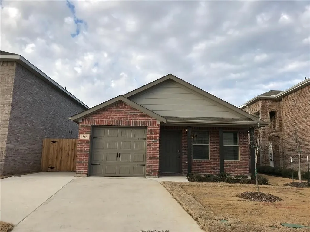 Single Family Residence For Rent in Tarrant County , 769 River Hill Lane, Fort Worth, Texas 76114, 3 Bedroom, 2 Bathroom, 1 Garage spaces, 1,417 Sqft, built in 2017, mls#21390828, Real Estate Agent in Fort Worth, Homes For Rent in Tarrant county, Homes For Rent in Fort Worth, Realtor in Fort Worth Texas, Real Estate Brokerage Independent Realty Texas, Luminita Cordes Realtor