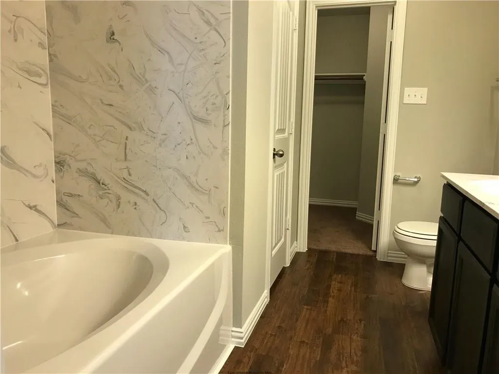 Single Family Residence For Rent in Tarrant County , 769 River Hill Lane, Fort Worth, Texas 76114, 3 Bedroom, 2 Bathroom, 1 Garage spaces, 1,417 Sqft, built in 2017, mls#21390828, Real Estate Agent in Fort Worth, Homes For Rent in Tarrant county, Homes For Rent in Fort Worth, Realtor in Fort Worth Texas, Real Estate Brokerage Independent Realty Texas, Luminita Cordes Realtor
