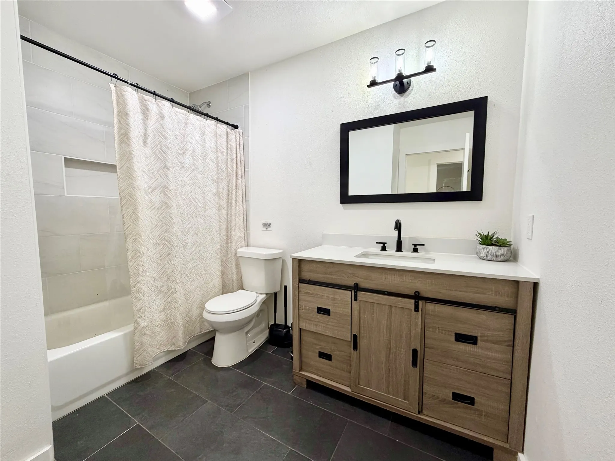 Single Family Residence For Rent in Dallas County , 12319 High Meadow Drive, Dallas, Texas 75234, 5 Bedroom, 2 Bathroom, 2 Garage spaces, 2,106 Sqft, built in 1962, mls#21389904, Real Estate Agent in Dallas, Homes For Rent in Dallas county, Homes For Rent in Dallas, Realtor in Dallas Texas, Real Estate Brokerage Independent Realty Texas, Luminita Cordes Realtor