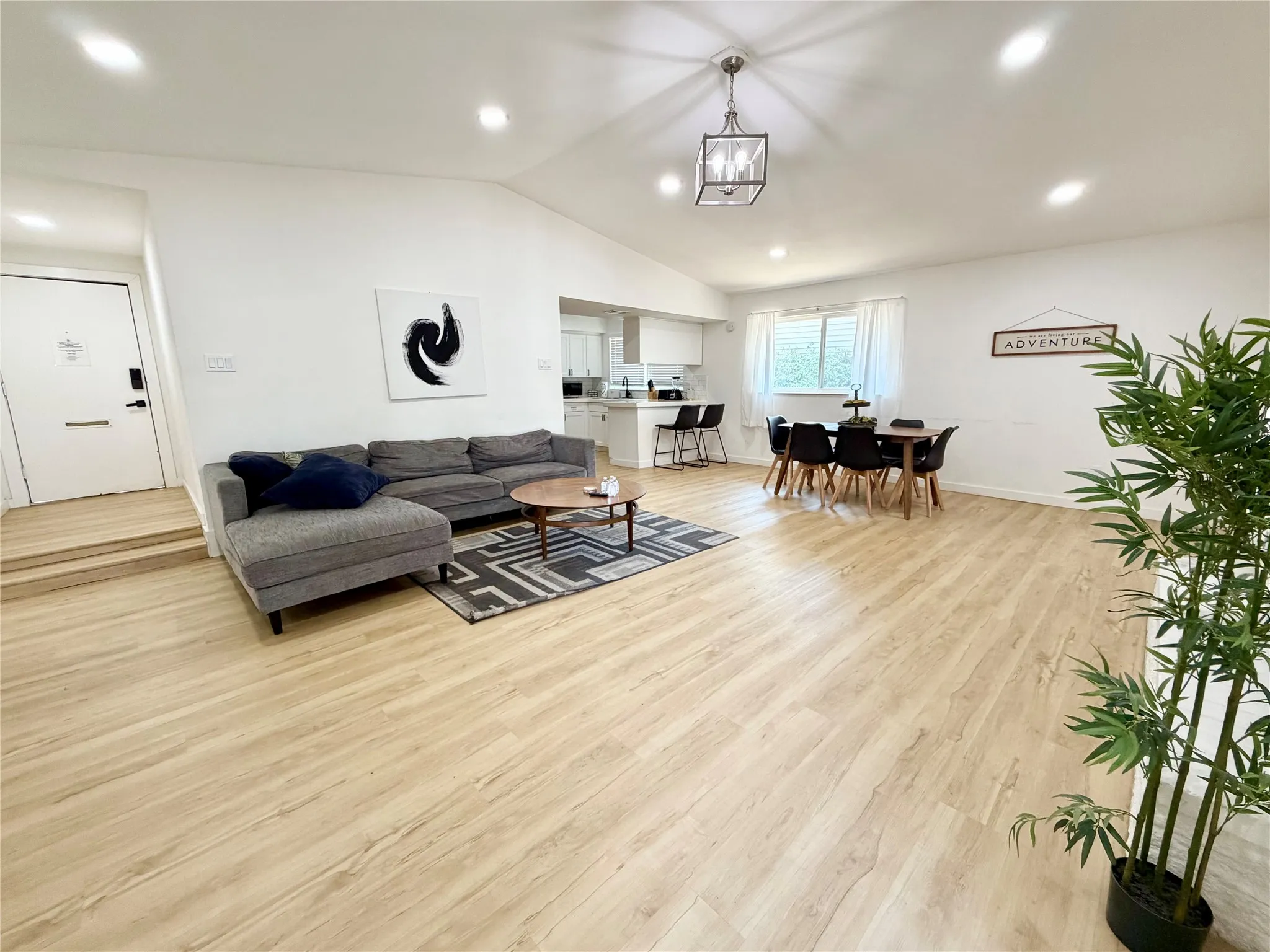 Single Family Residence For Rent in Dallas County , 12319 High Meadow Drive, Dallas, Texas 75234, 5 Bedroom, 2 Bathroom, 2 Garage spaces, 2,106 Sqft, built in 1962, mls#21389904, Real Estate Agent in Dallas, Homes For Rent in Dallas county, Homes For Rent in Dallas, Realtor in Dallas Texas, Real Estate Brokerage Independent Realty Texas, Luminita Cordes Realtor