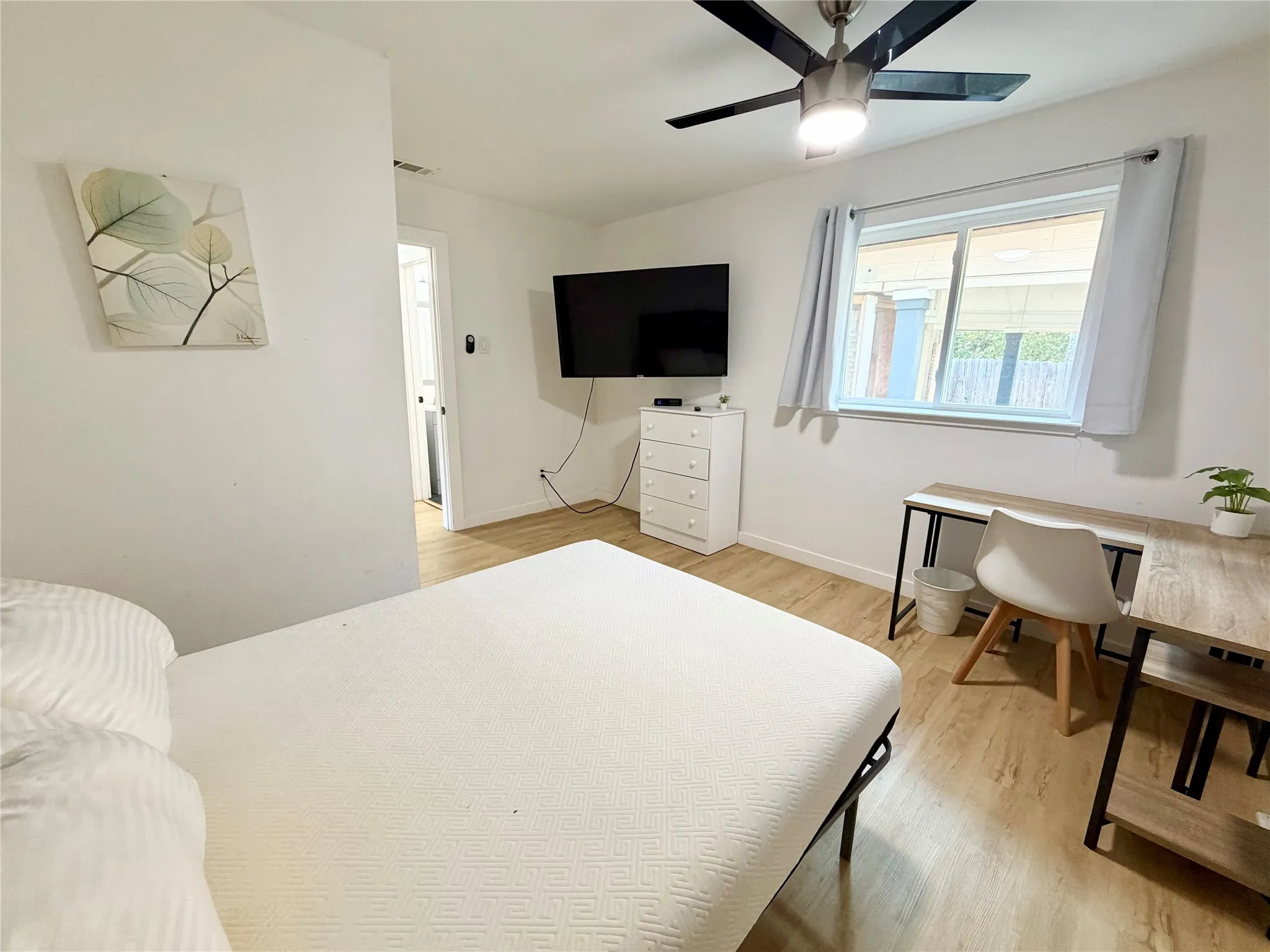 Single Family Residence For Rent in Dallas County , 12319 High Meadow Drive, Dallas, Texas 75234, 5 Bedroom, 2 Bathroom, 2 Garage spaces, 2,106 Sqft, built in 1962, mls#21389904, Real Estate Agent in Dallas, Homes For Rent in Dallas county, Homes For Rent in Dallas, Realtor in Dallas Texas, Real Estate Brokerage Independent Realty Texas, Luminita Cordes Realtor